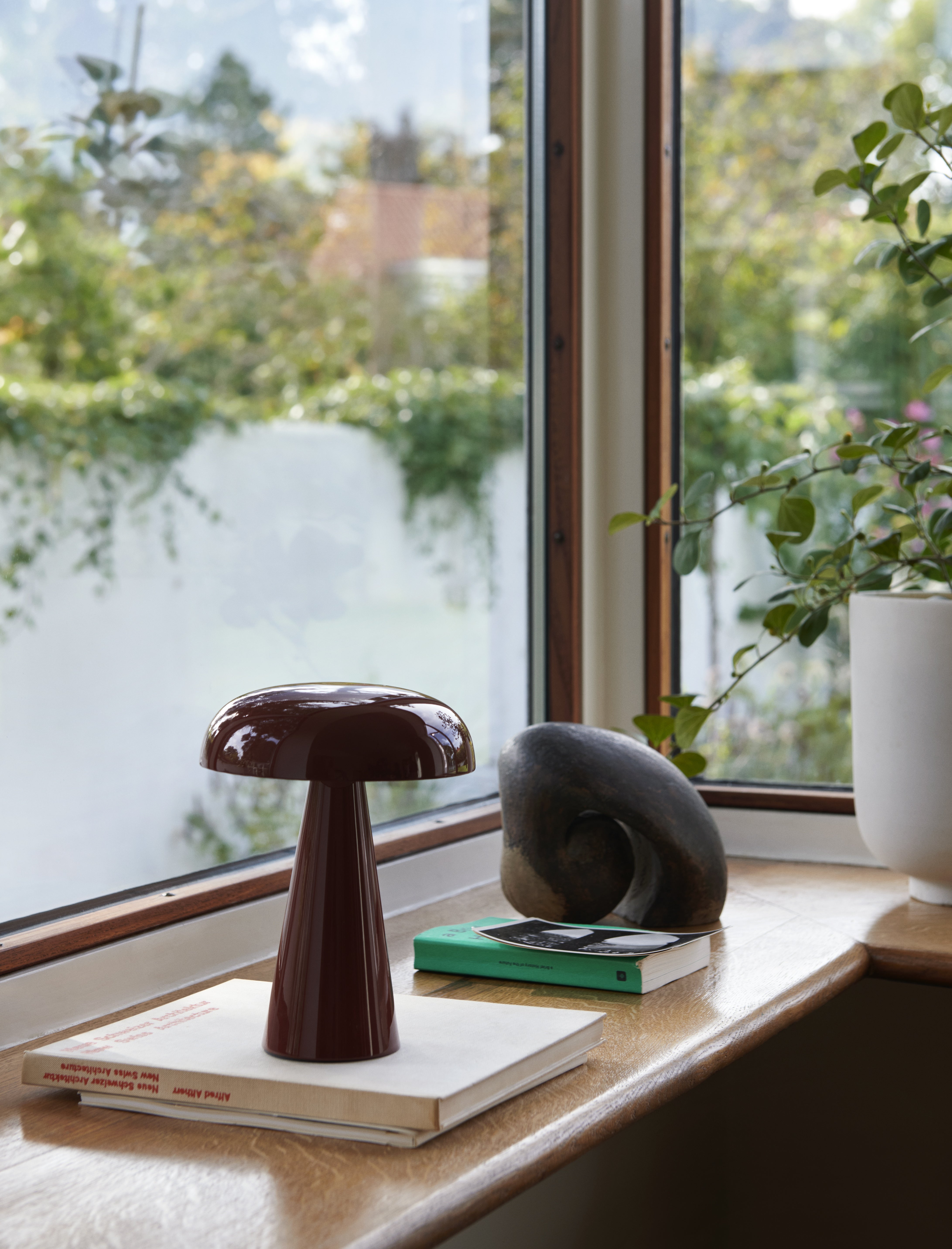 Portable lamp COMO SC53 in reddish-brown.