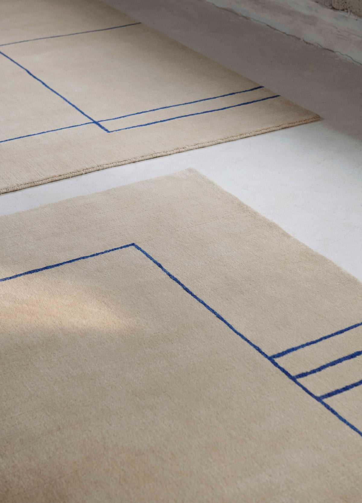 CRUISE brown rug with burgundy
