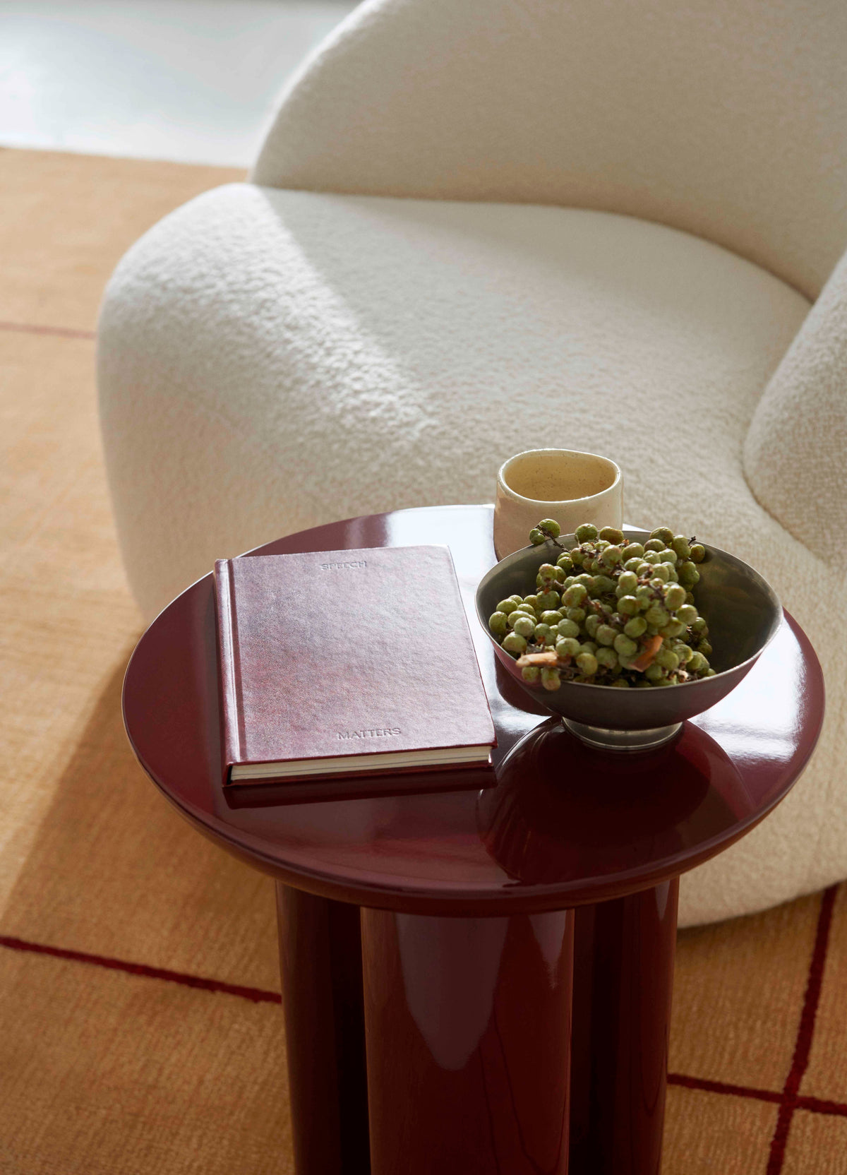 MARGAS LC1 Armchair upholstered with an oak base