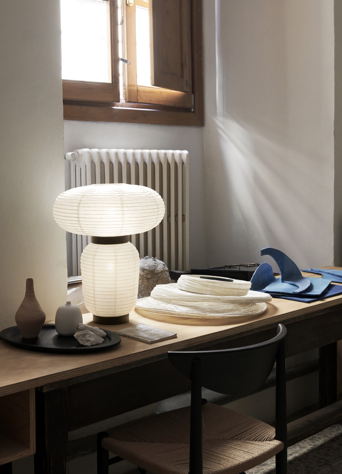 Table lamp FORMAKAMI JH18 with a white paper shade and black oak finish