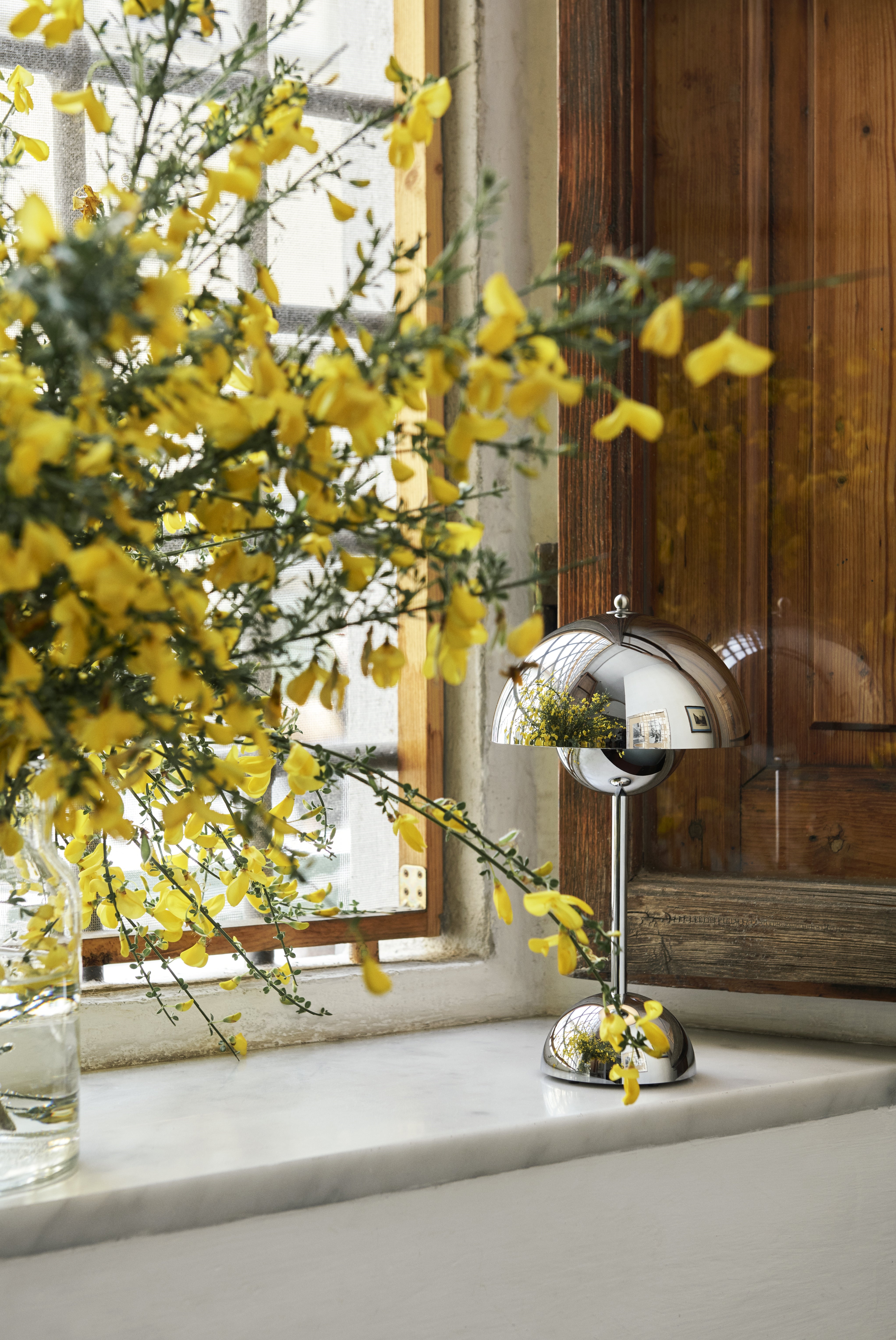 FLOWERPOT VP9 Portable Lamp in Chrome