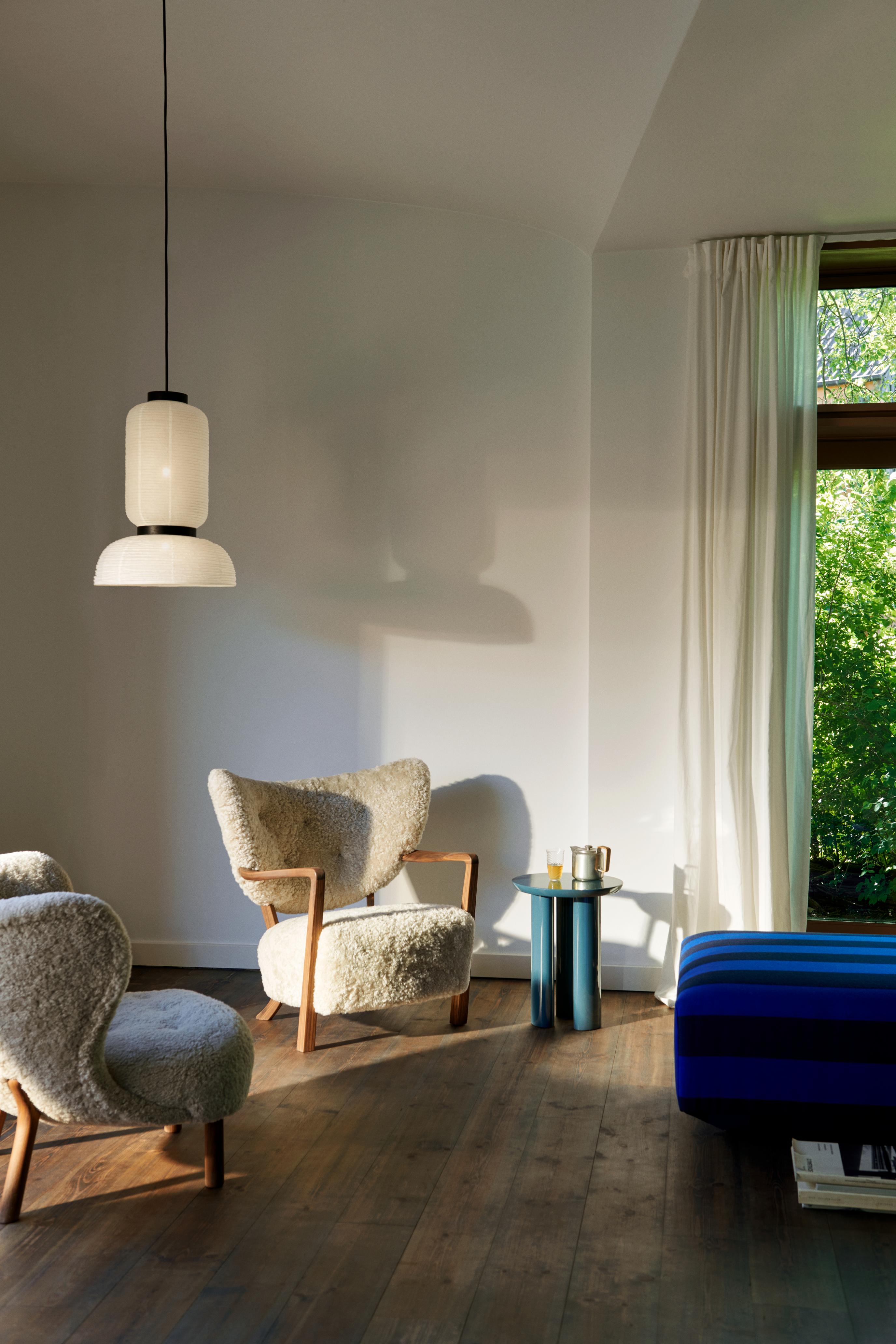 FORMAKAMI JH3 pendant lamp with a white paper shade and black oak finish.