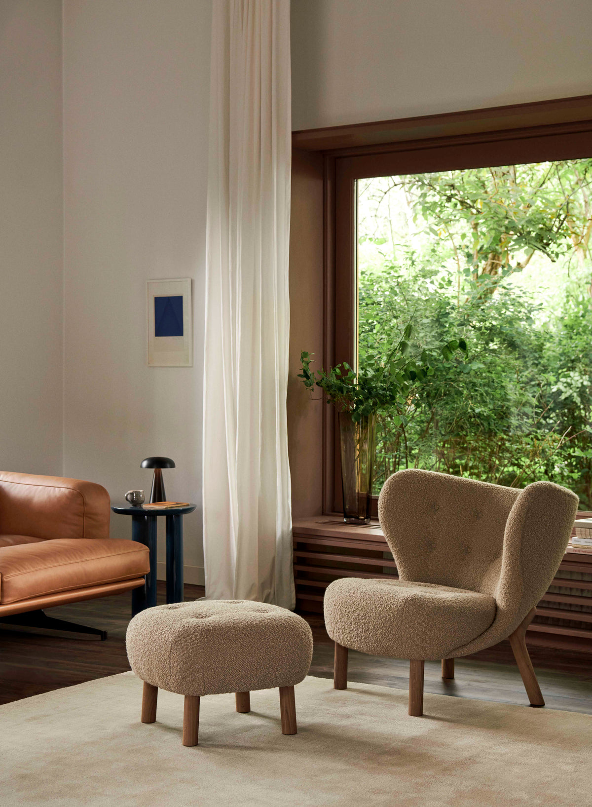 LITTLE PETRA VB1 upholstered armchair with an oak base