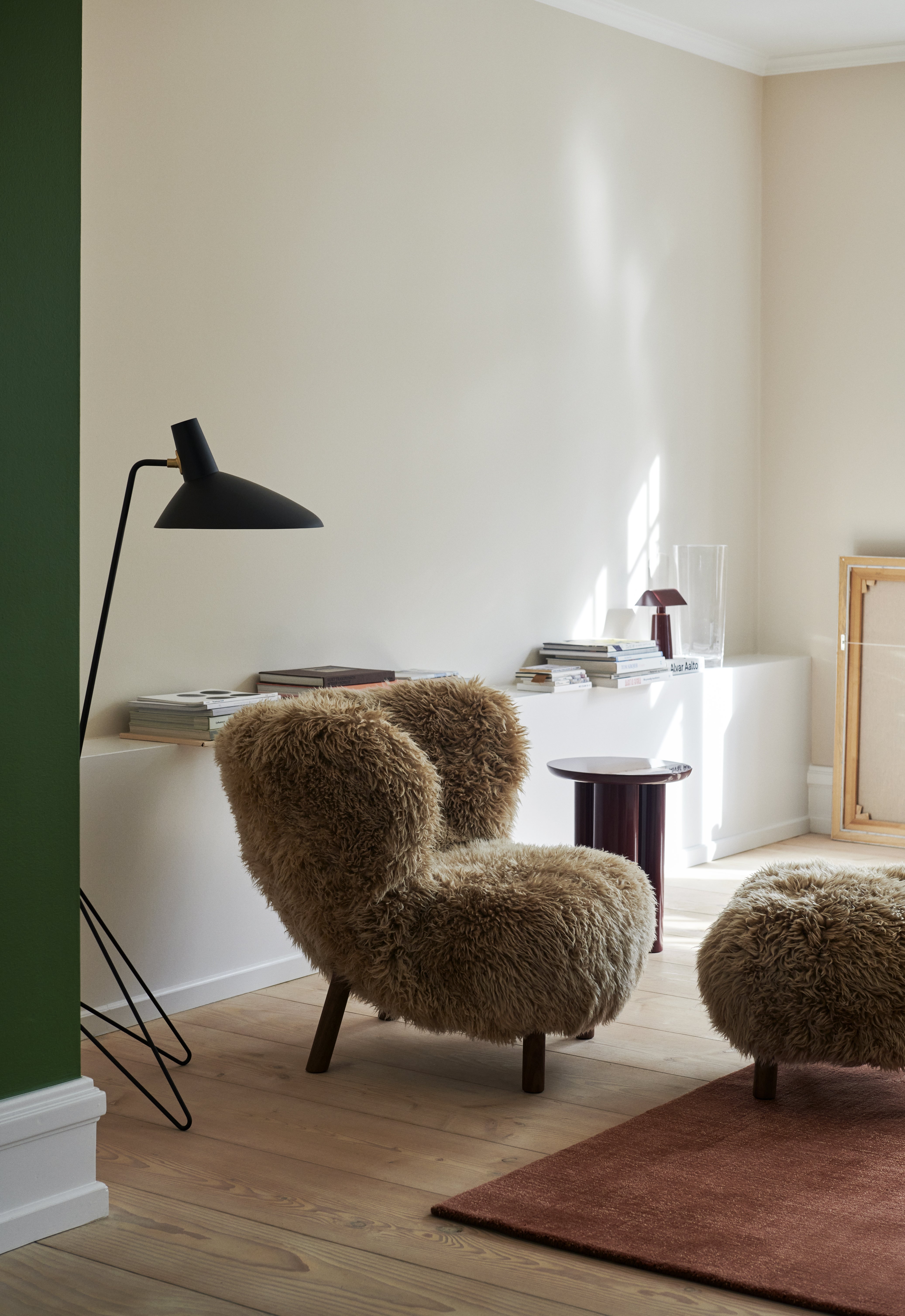 TRIPOD HM8 Black Floor Lamp