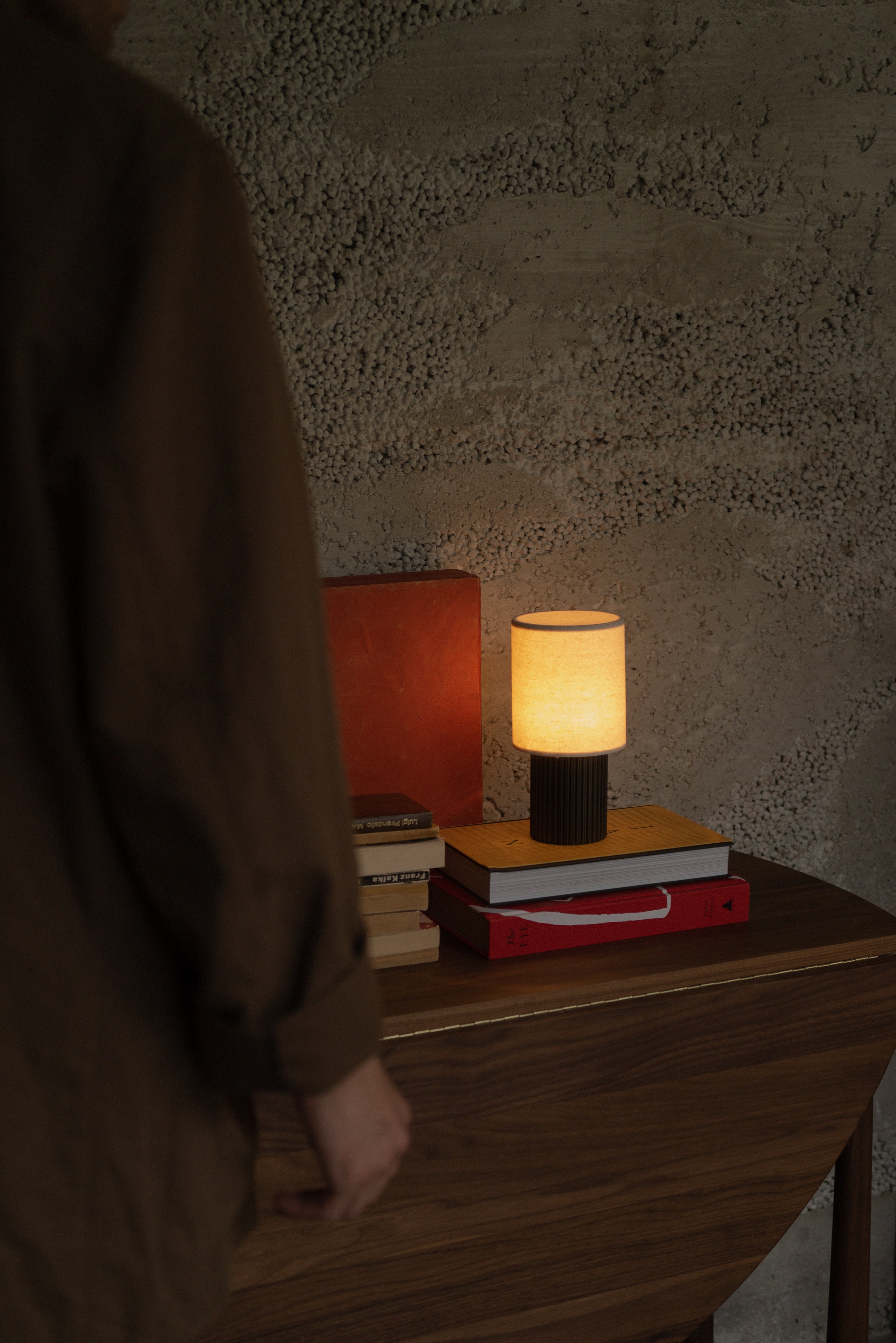 Portable lamp MANHATTAN with a fabric shade and brown base
