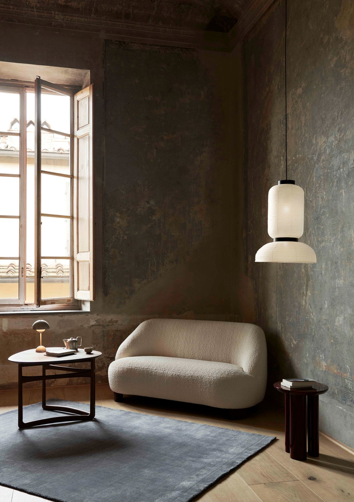 MARGAS LC3 2-Seater Sofa upholstered with a walnut base