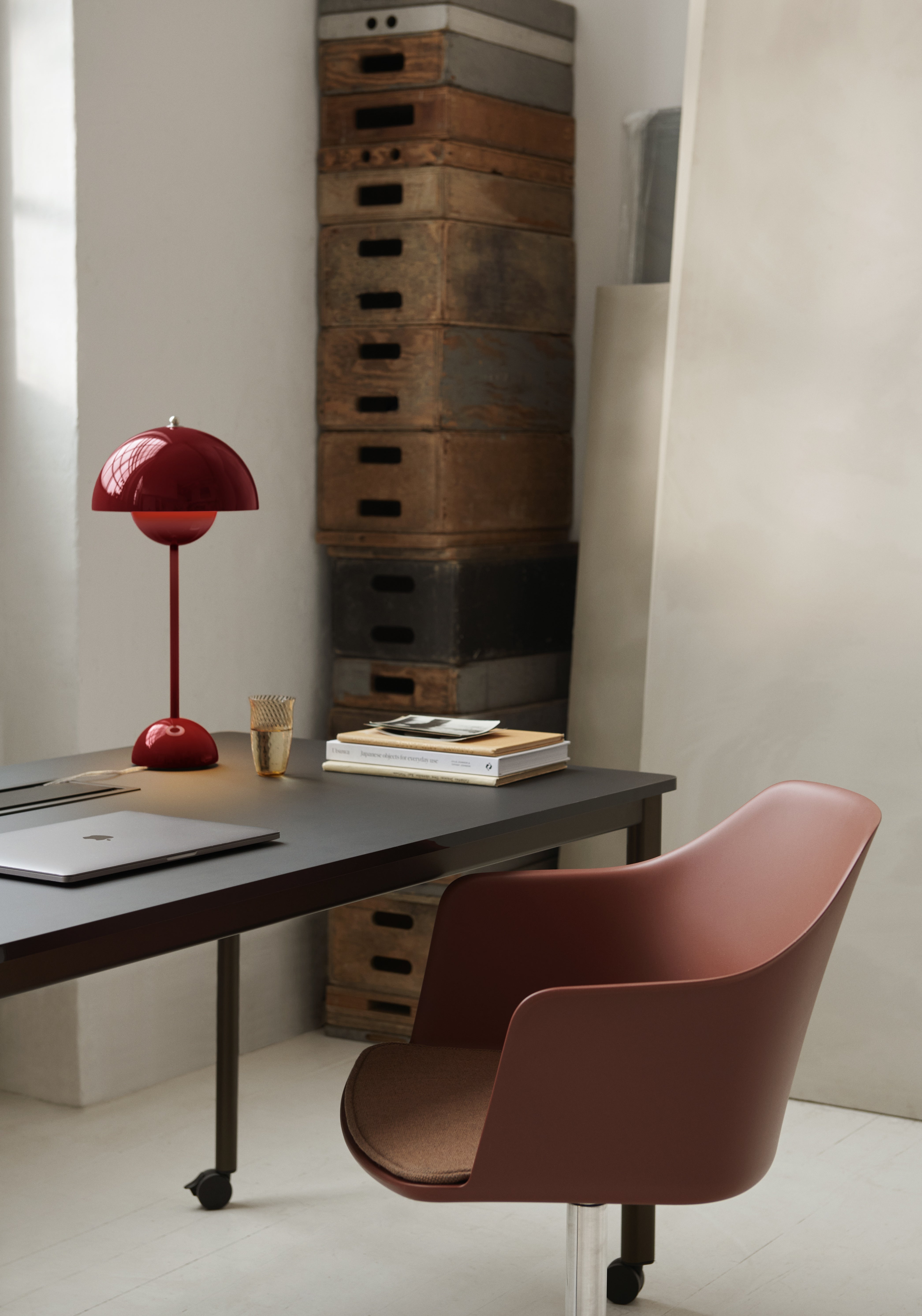 FLOWERPOT VP3 Table Lamp in Fuchsia