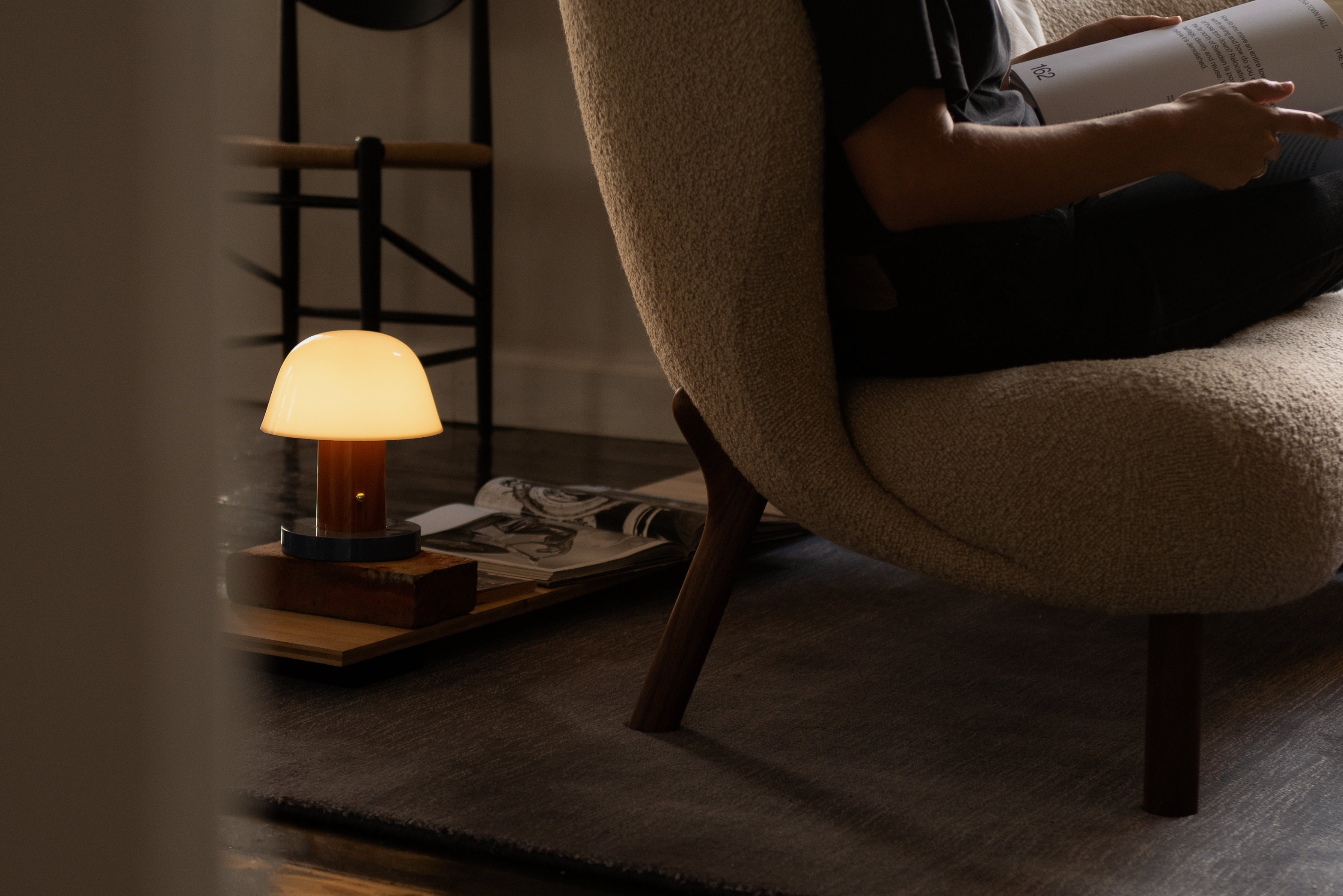 Portable lamp SETAGO JH27 with a cream shade and an orange-blue base.