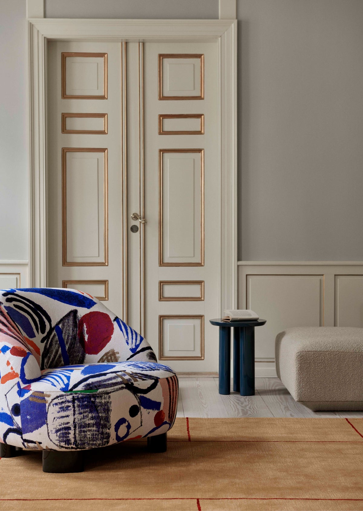 MARGAS LC1 Armchair upholstered with an oak base