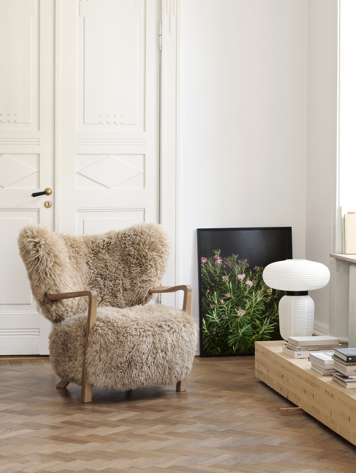 Table lamp FORMAKAMI JH18 with a white paper shade and black oak finish