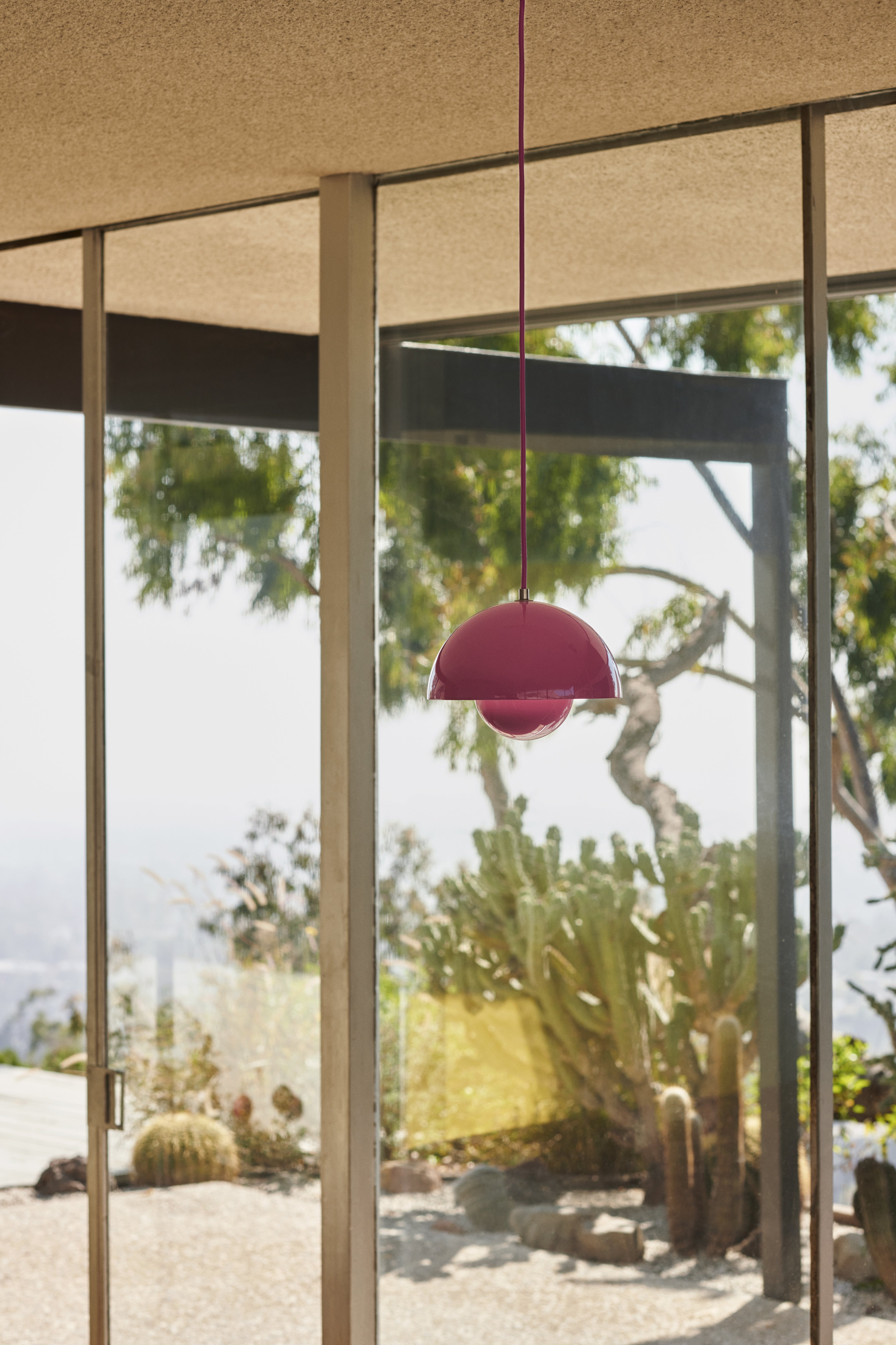 FLOWERPOT pendant lamp in fuchsia