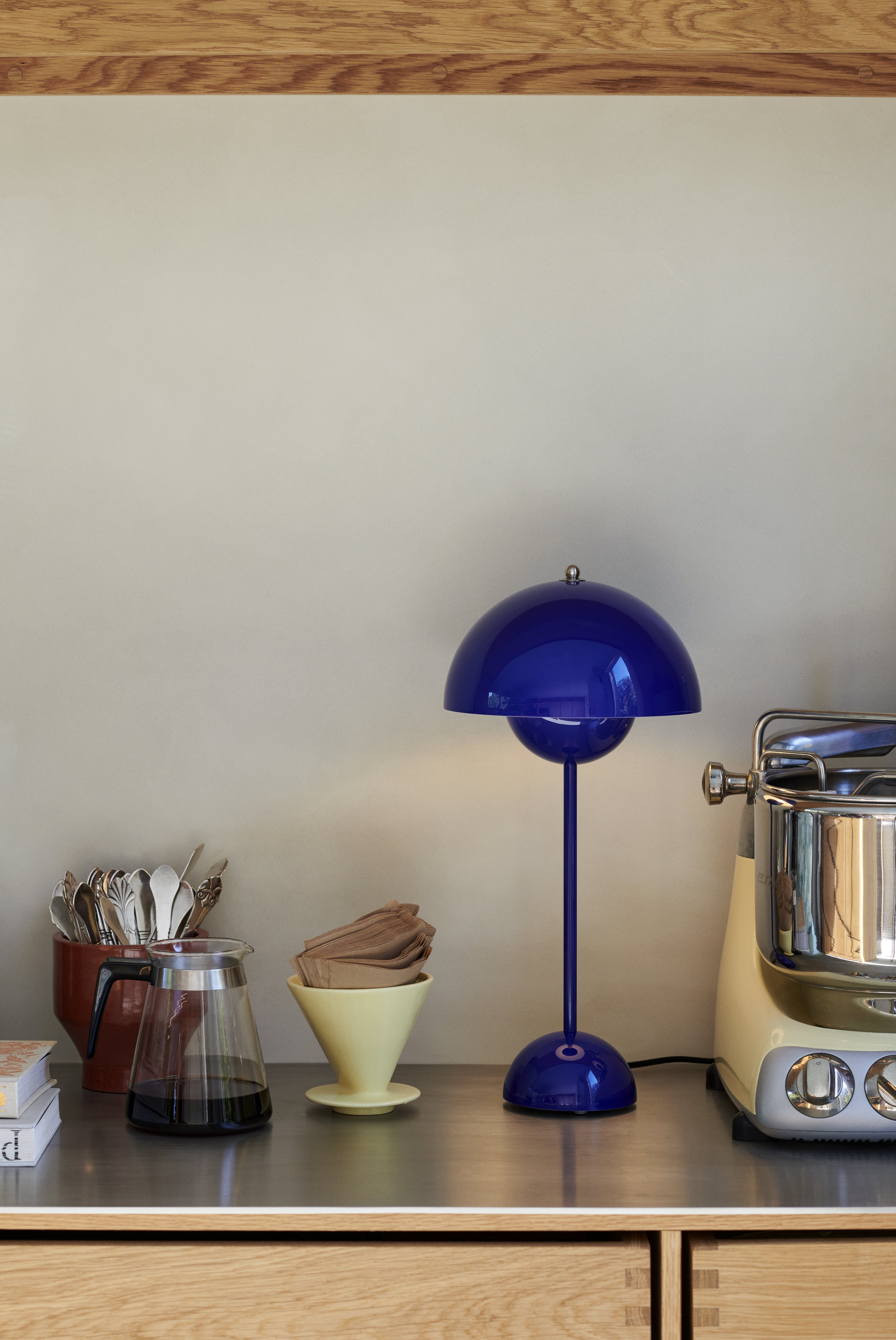 FLOWERPOT VP3 Table Lamp Cobalt Blue
