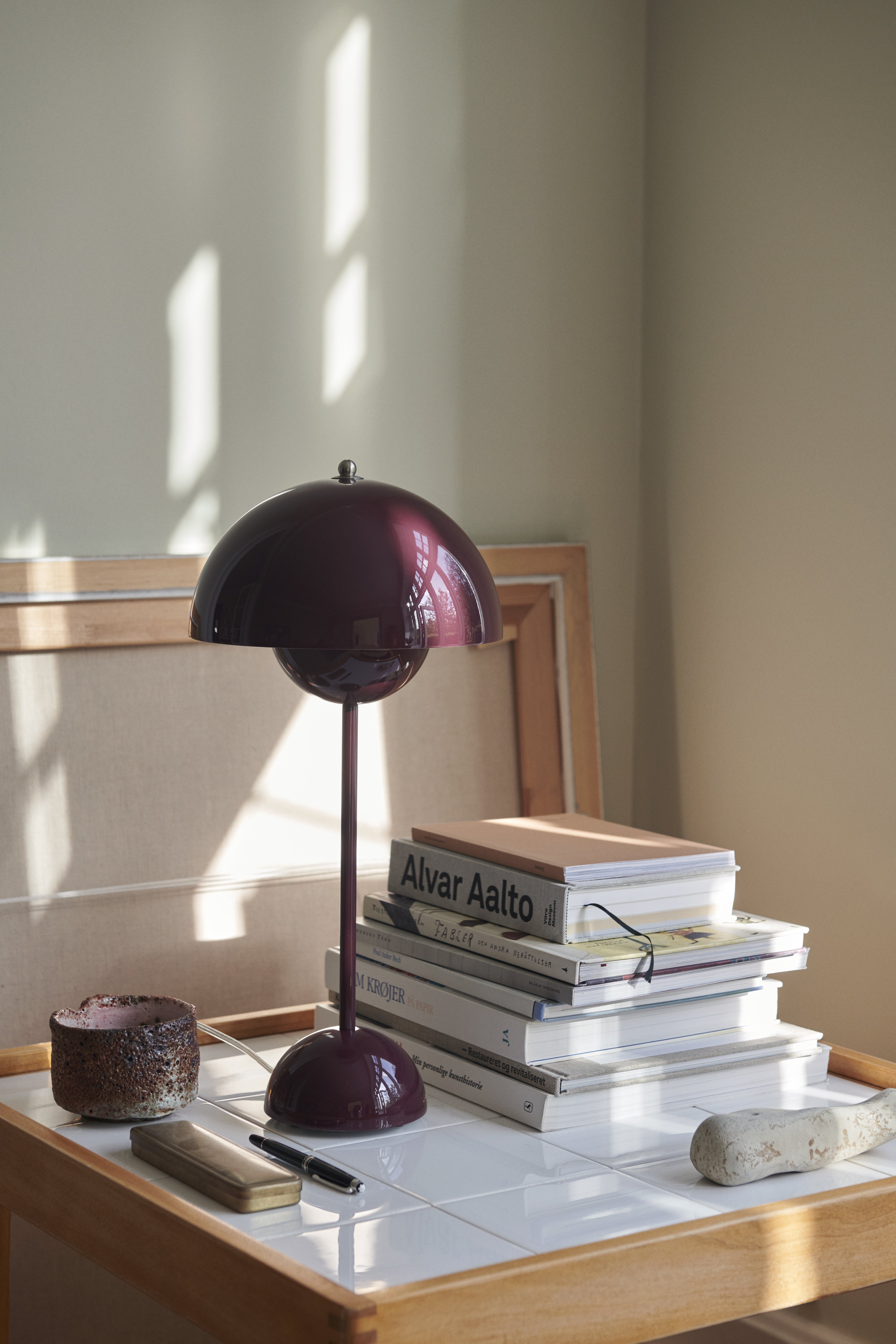 FLOWERPOT VP3 Table Lamp Dark Plum