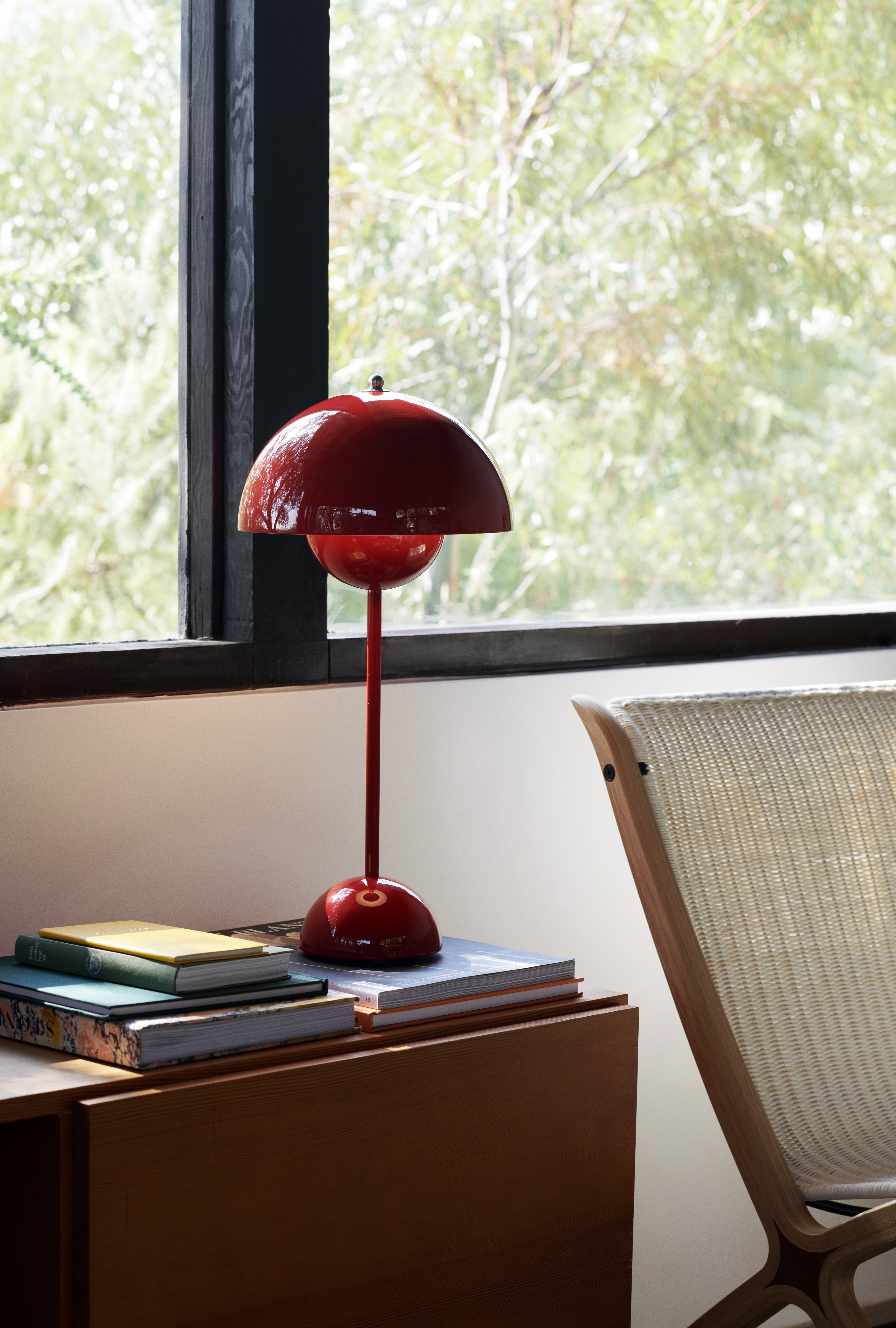 FLOWERPOT VP3 Table Lamp in Fuchsia