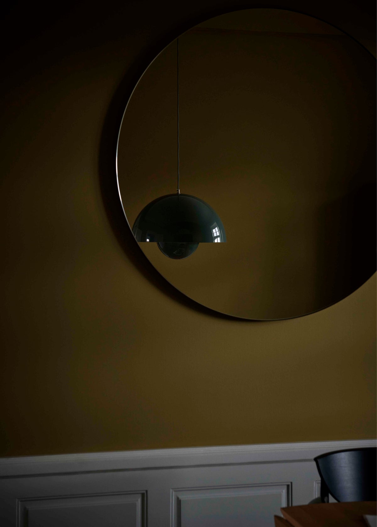 Round wall mirror AMORE with a brown frame