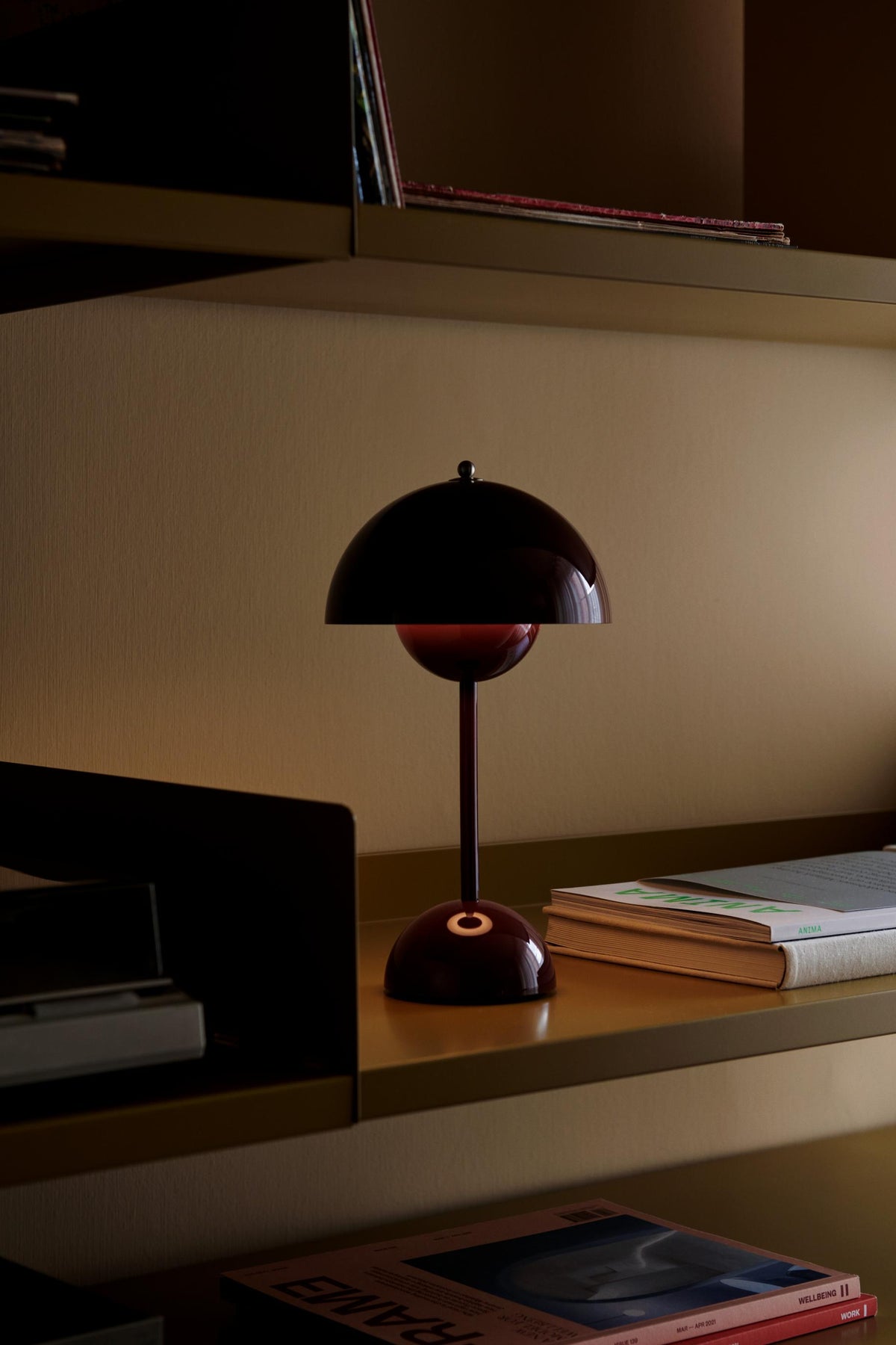 FLOWERPOT VP9 Portable Lamp in Dark Plum