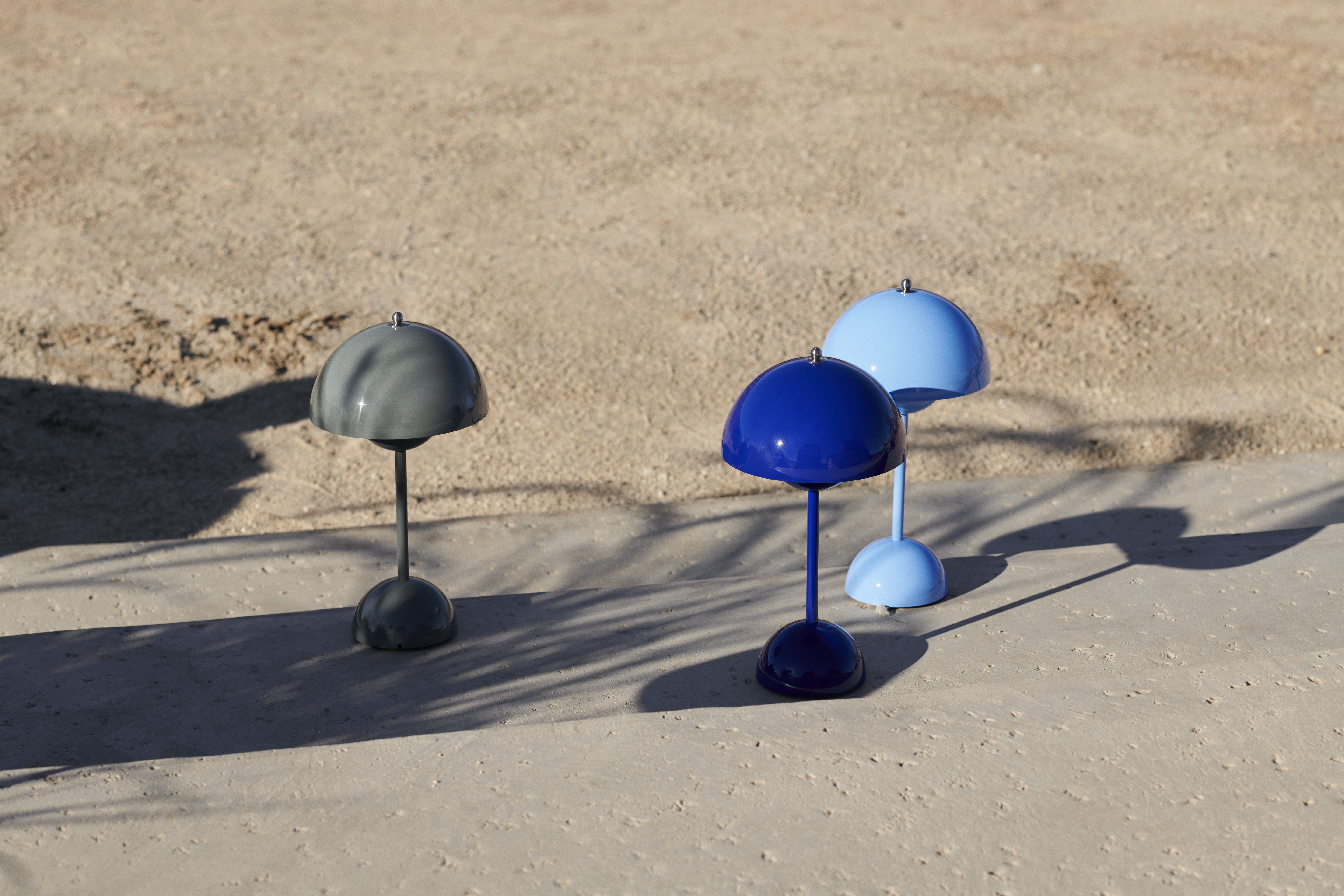 FLOWERPOT VP9 Portable Lamp in Cobalt Blue