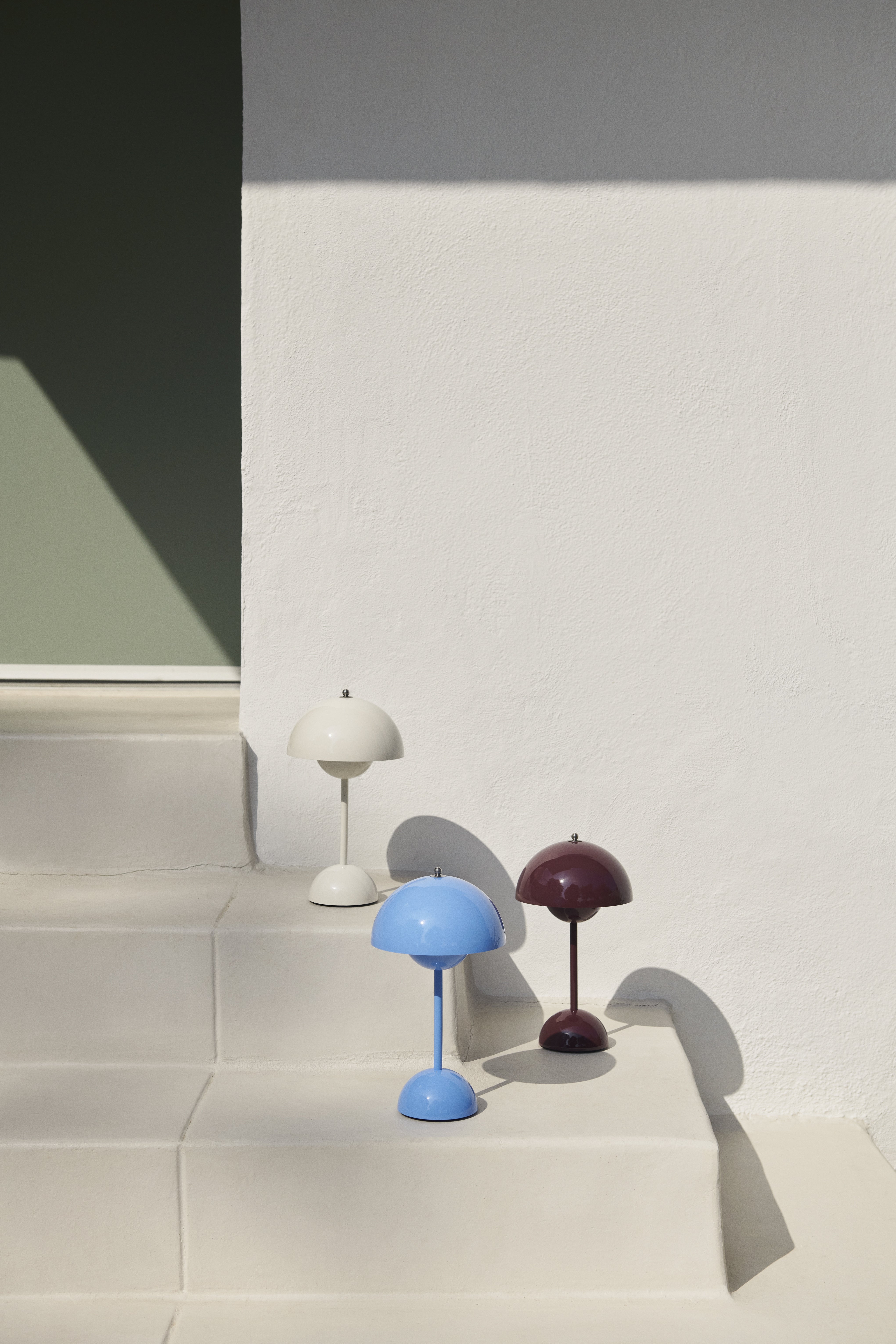 FLOWERPOT VP9 Portable Lamp in Blue