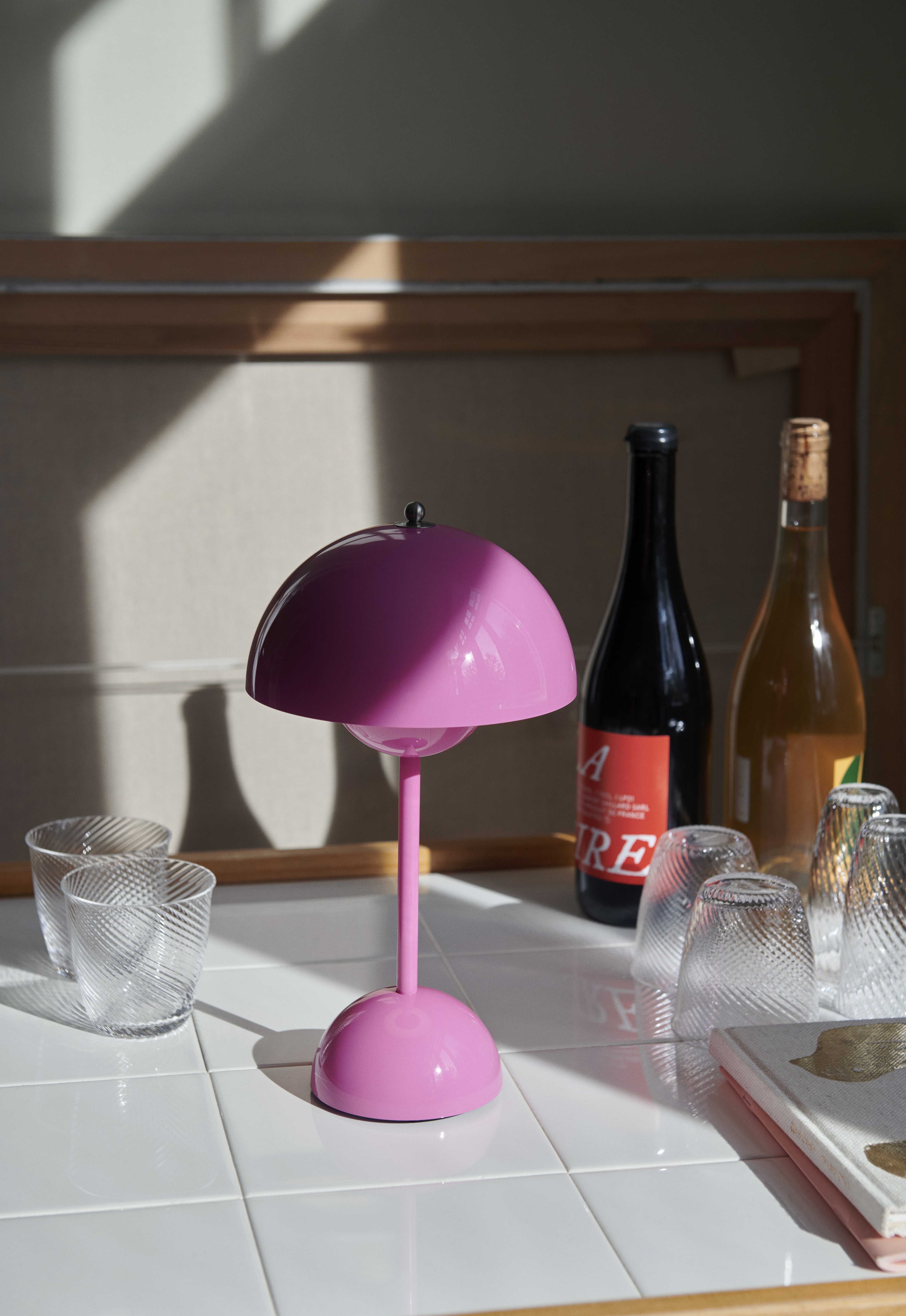 FLOWERPOT VP9 Portable Lamp in Fuchsia