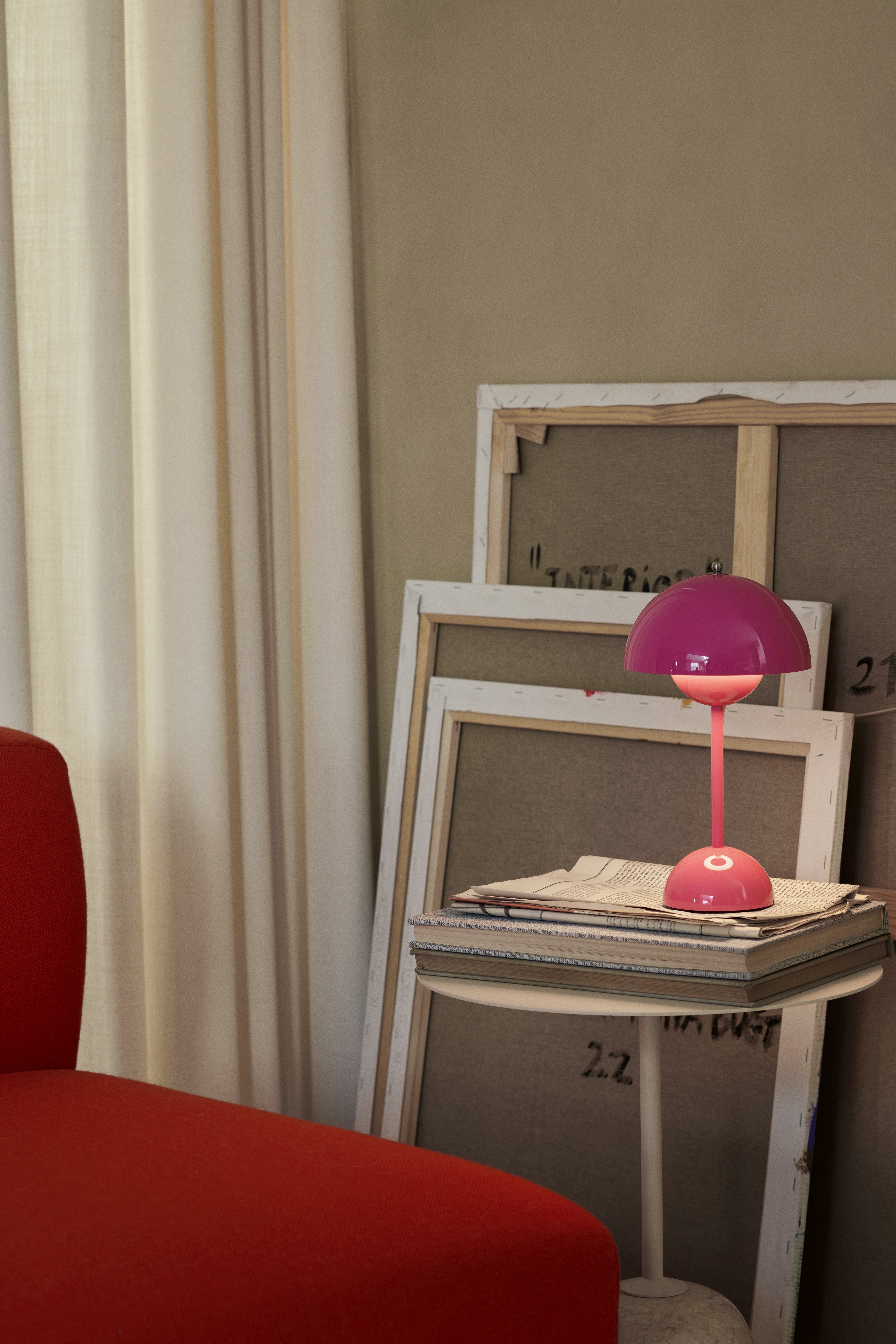 FLOWERPOT VP9 Portable Lamp in Fuchsia