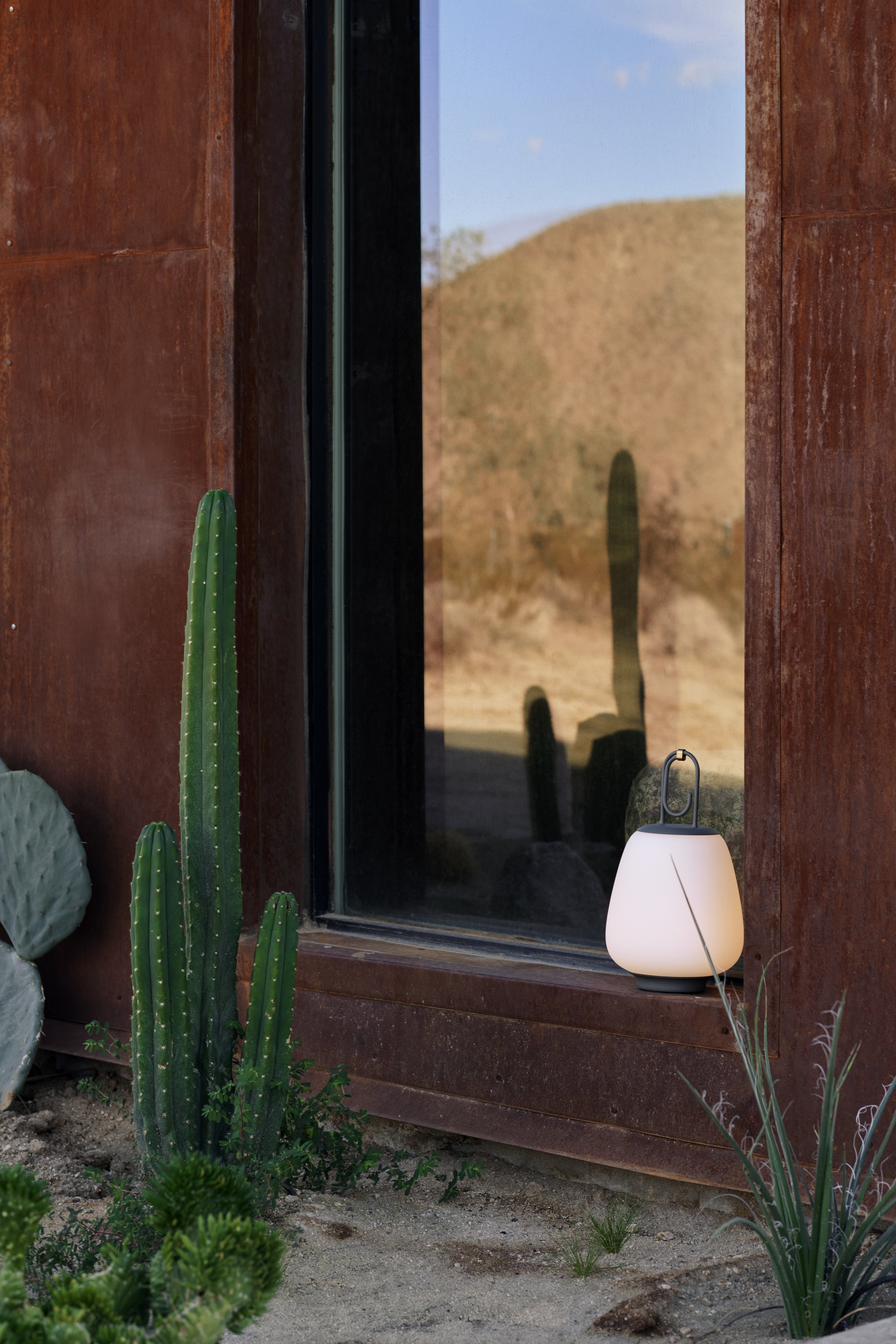 Portable outdoor lamp LUCCA SC51 white with black finish