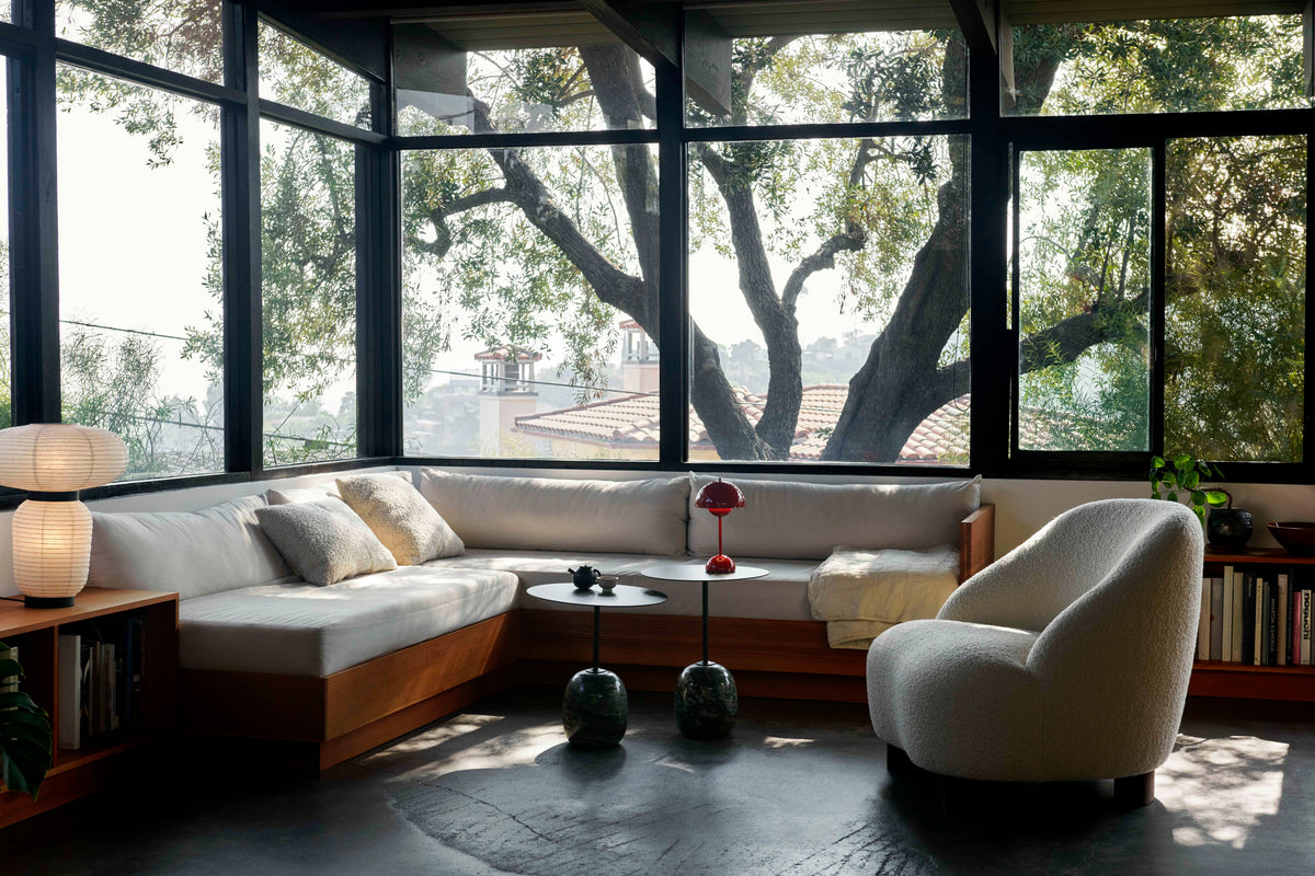 MARGAS LC1 Armchair upholstered with an oak base
