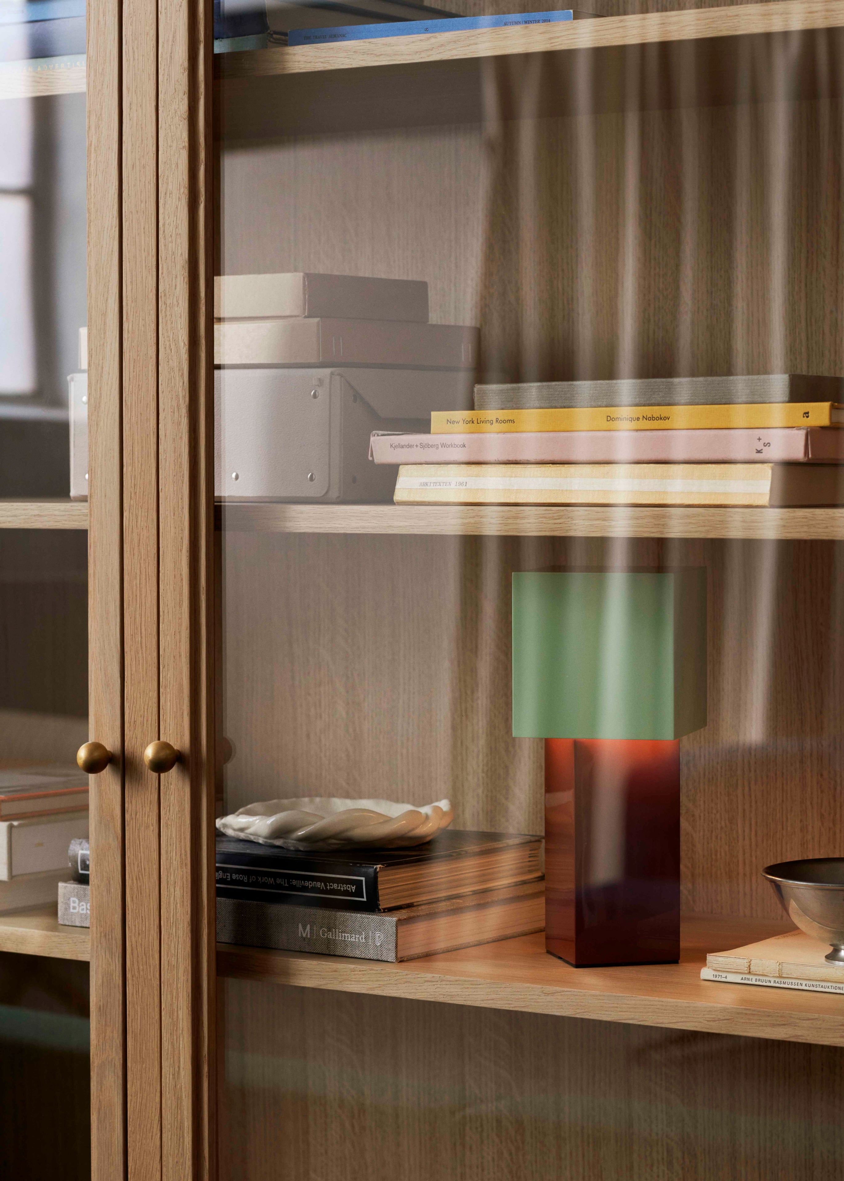 TRACE SC88 display cabinet in dark lacquered oak