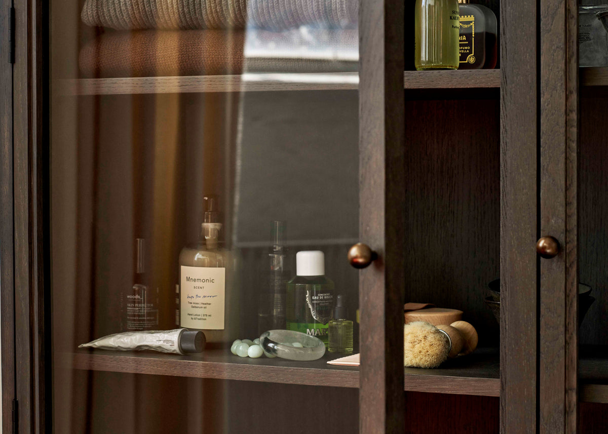 TRACE SC88 display cabinet in dark lacquered oak