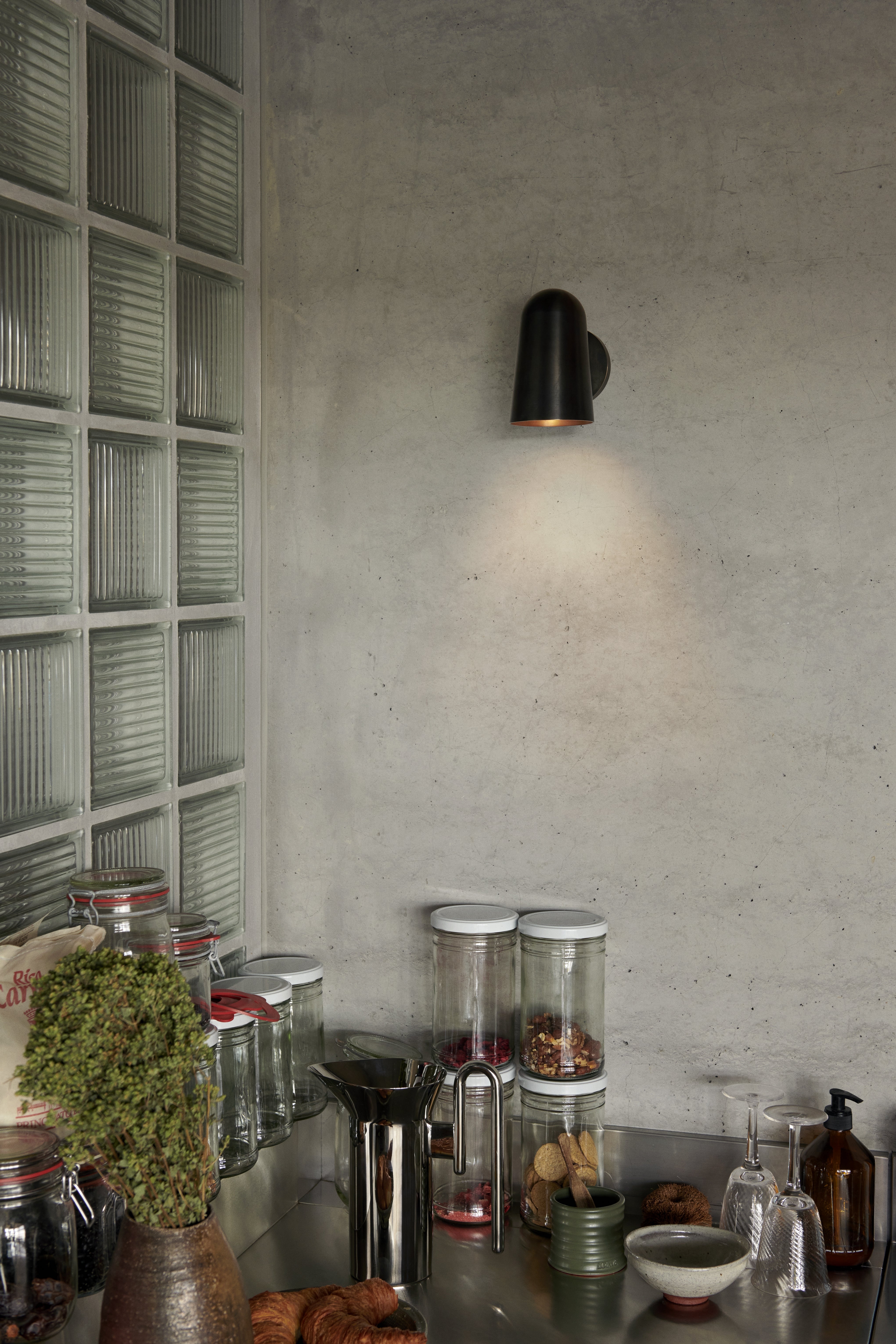 Outdoor wall lamp SOLID brass