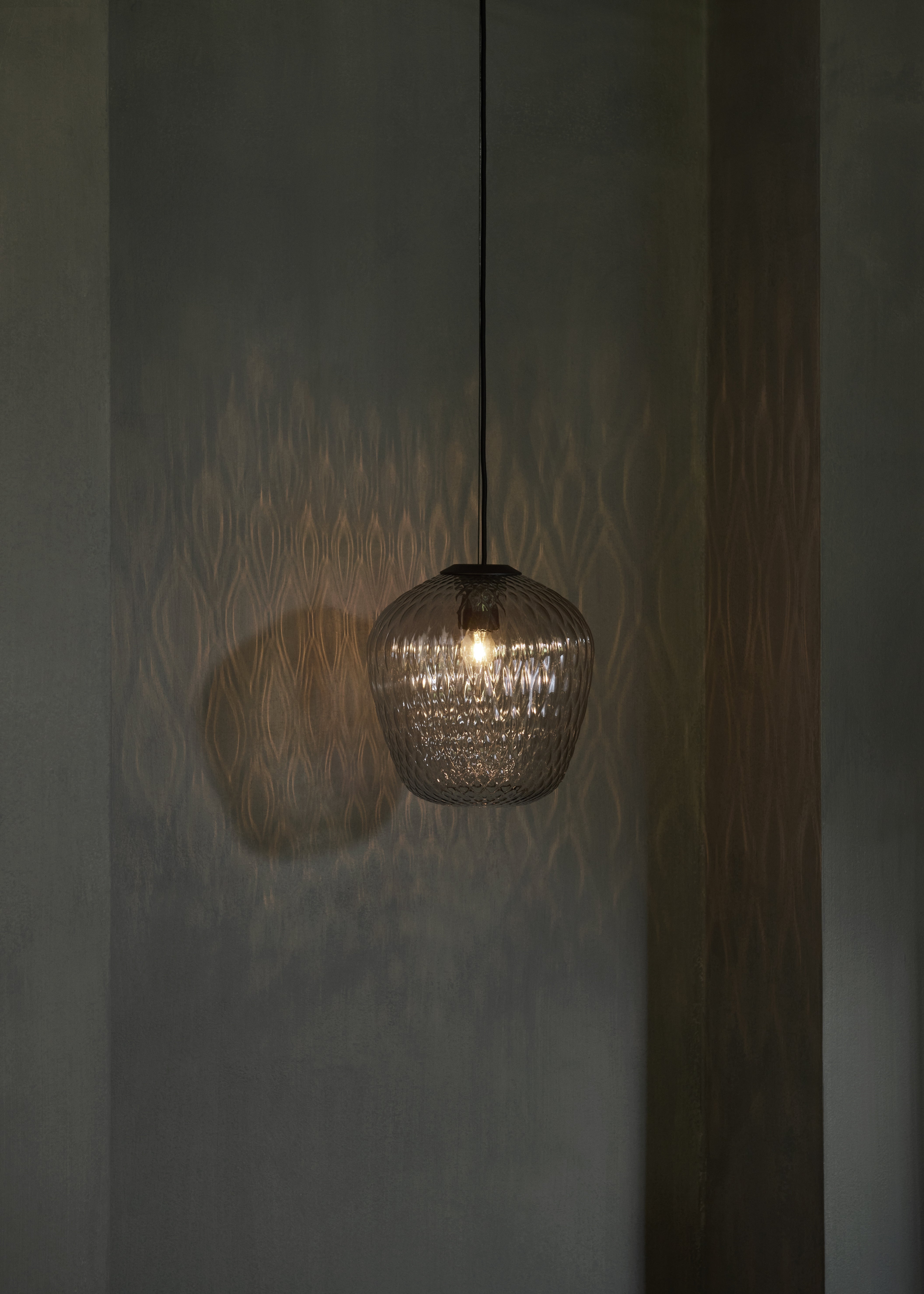 Blown pendant lamp with a glossy shade