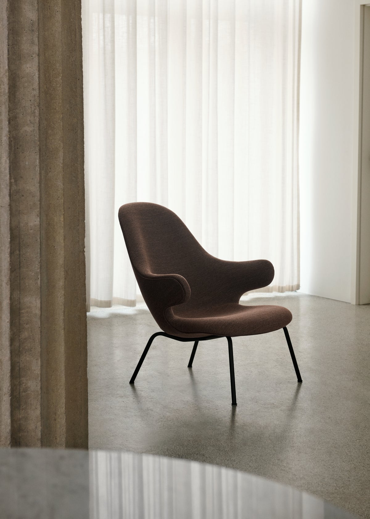 CATCH JH14 upholstered armchair with a black base