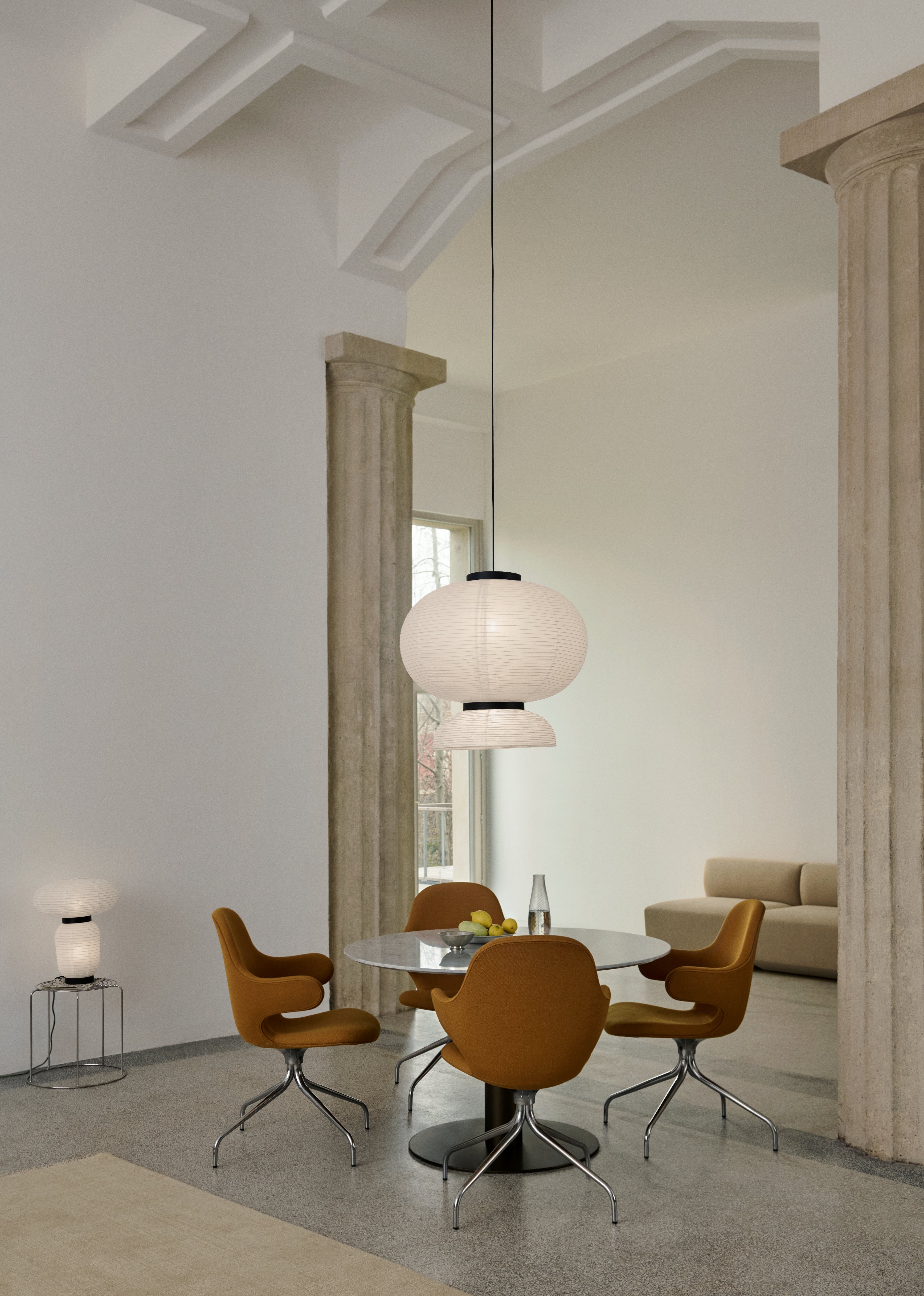 FORMAKAMI JH5 pendant lamp with a white paper shade and black oak finish.