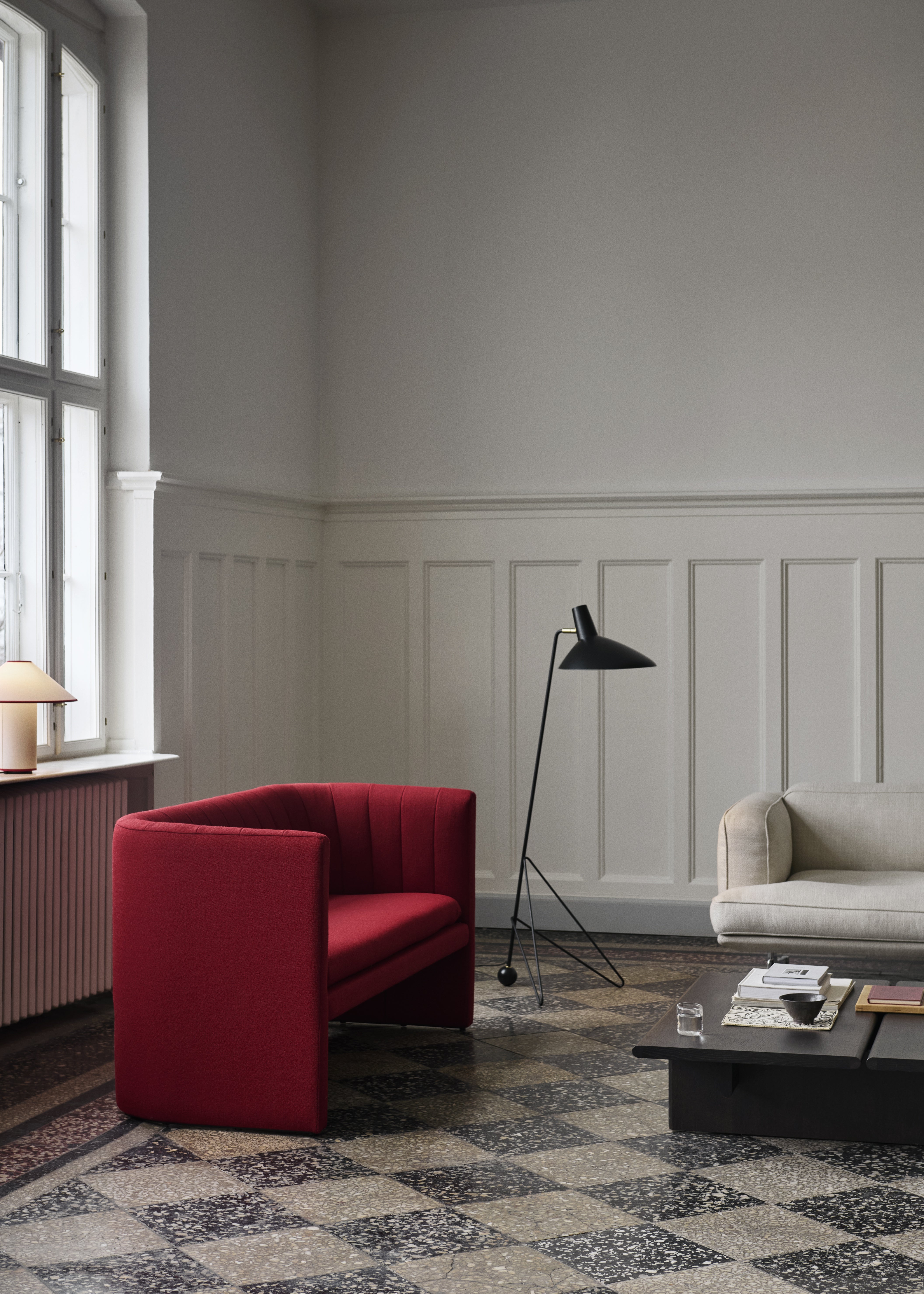 TRIPOD HM8 Black Floor Lamp