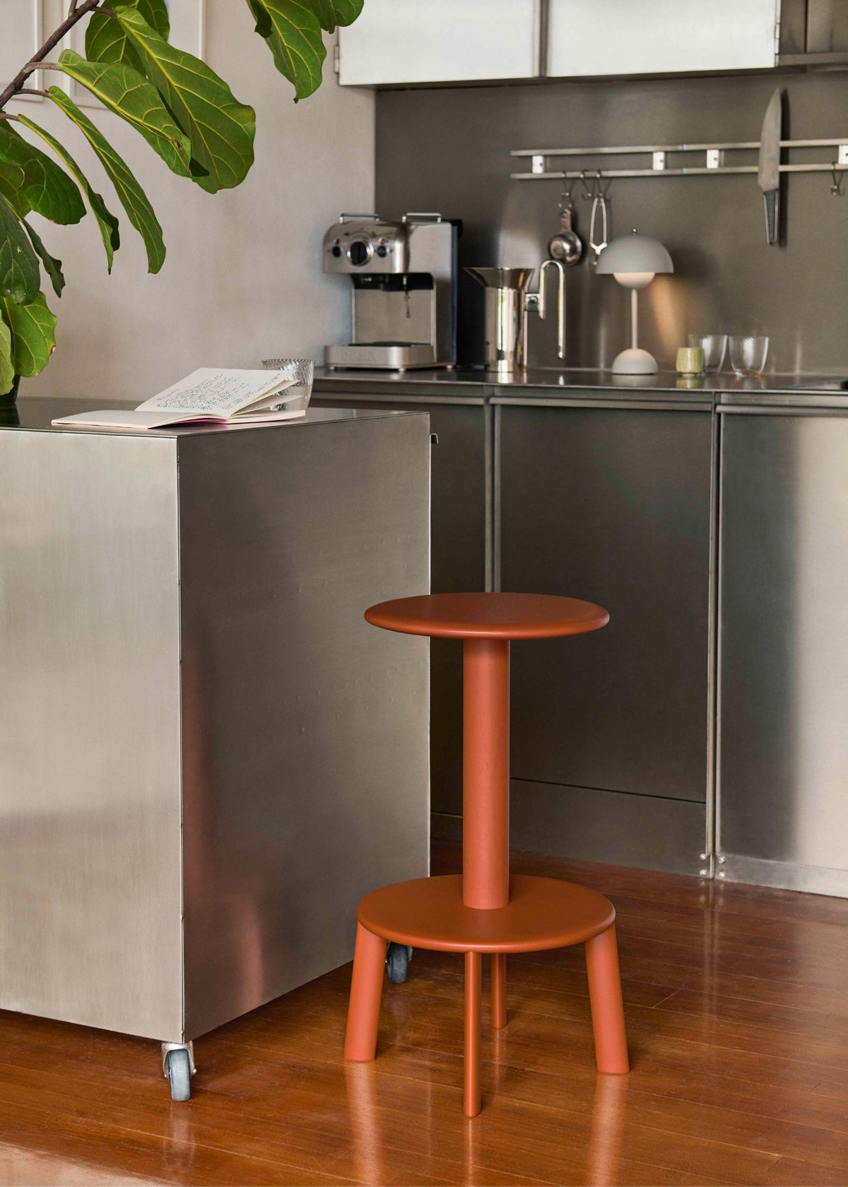 MASSIF Stool in black lacquered oak with a steel base