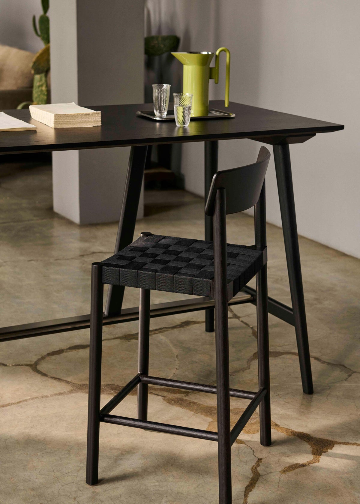 IN BETWEEN bar table in lacquered oak