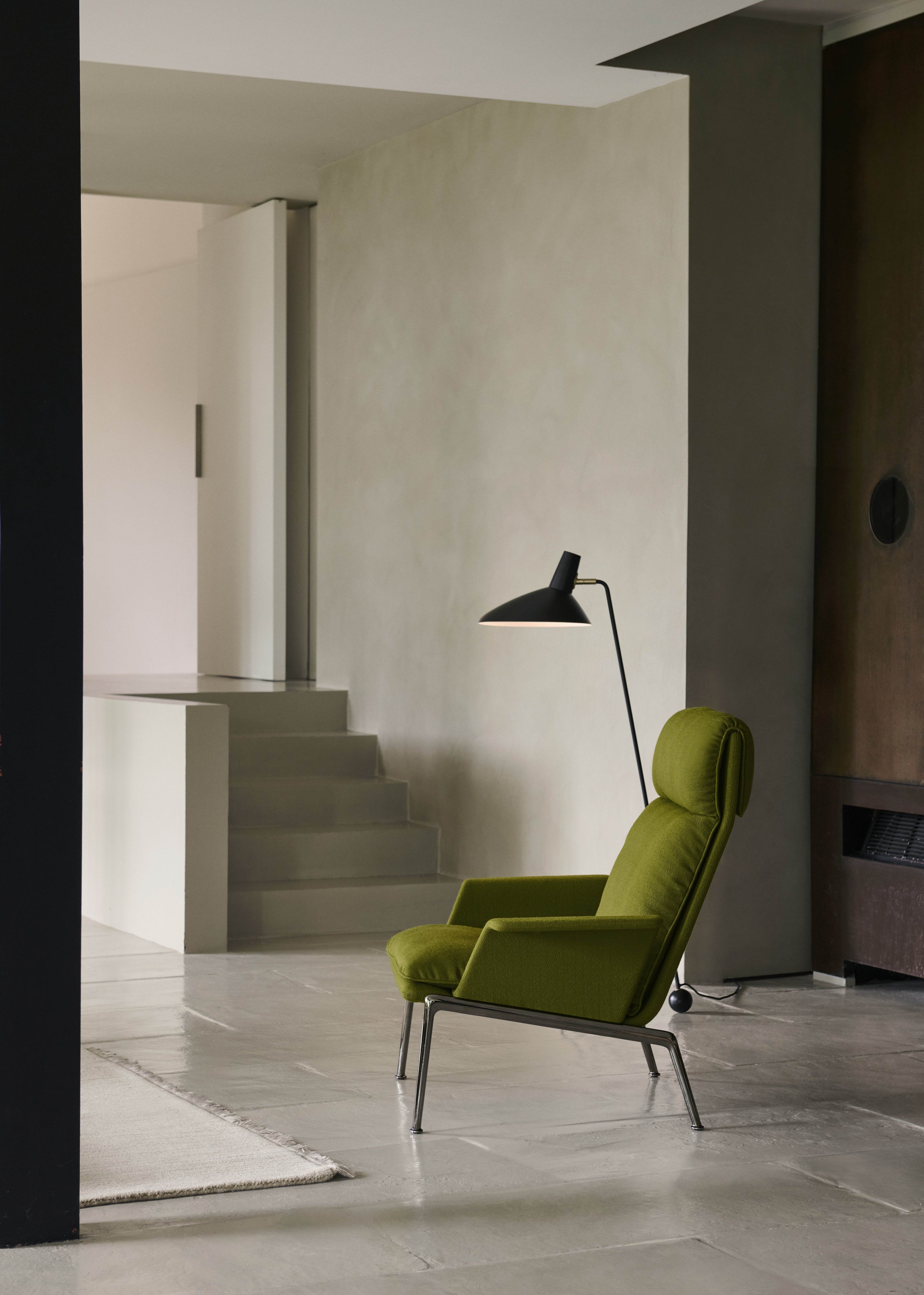 TRIPOD HM8 Black Floor Lamp