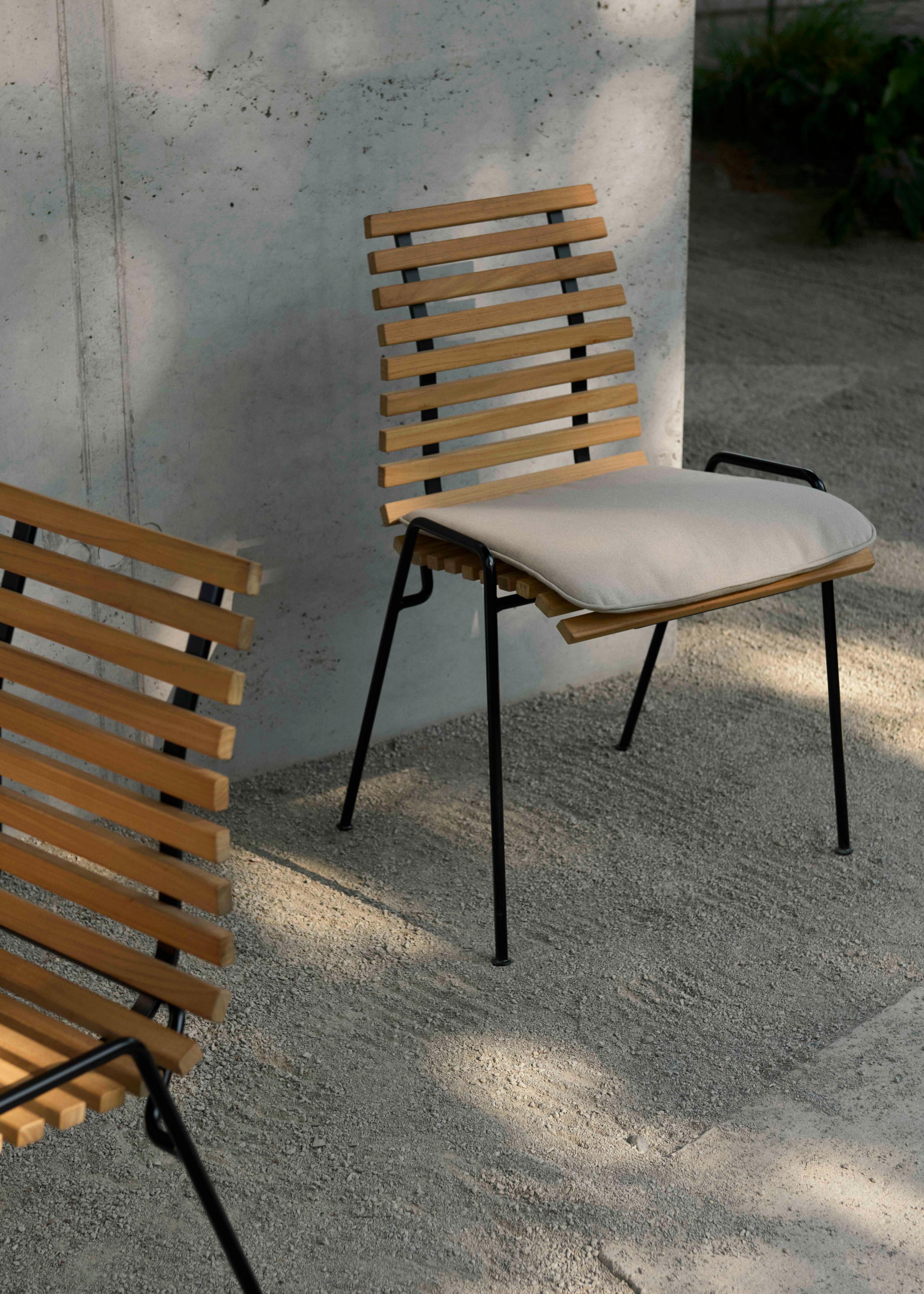 RFH RD4 Outdoor Chair in Teak Wood with Black Base