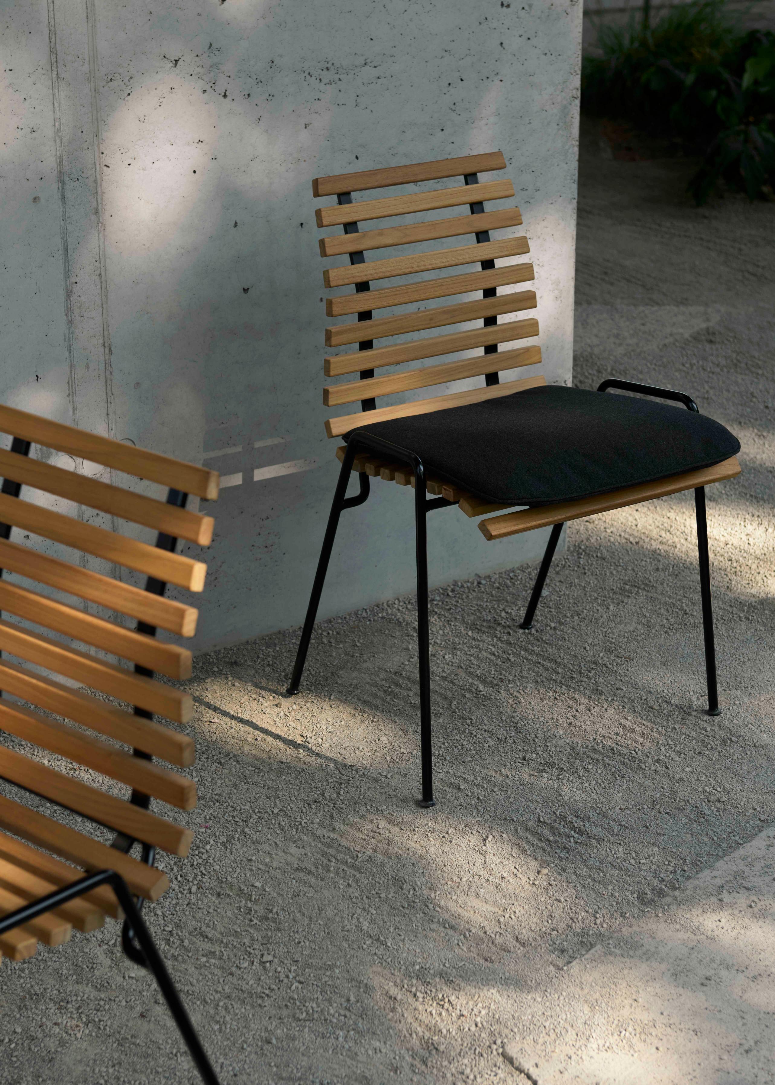 RFH RD4 Outdoor Chair in Teak Wood with Black Base