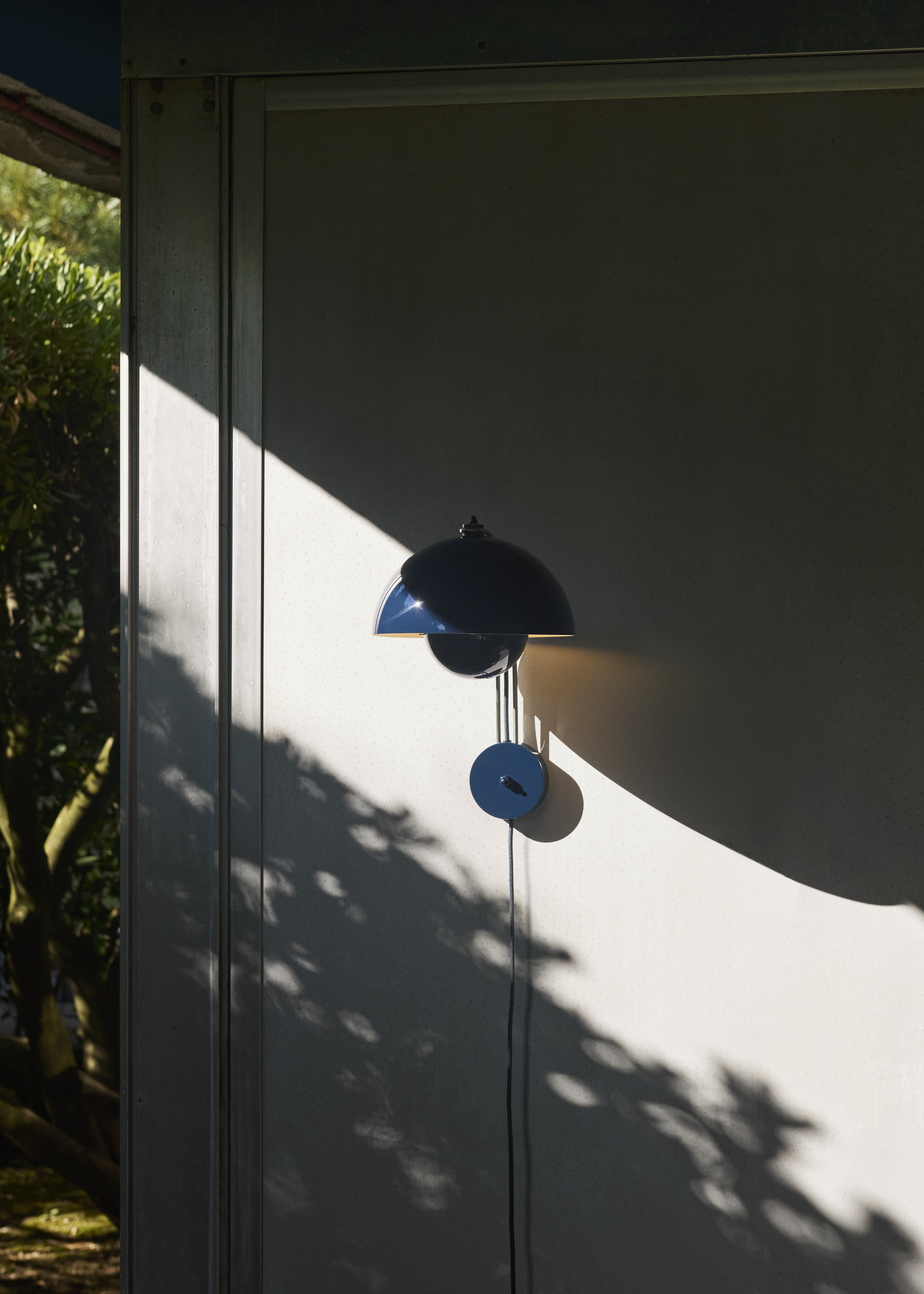 FLOWERPOT VP8 Wall Lamp in Matte Black