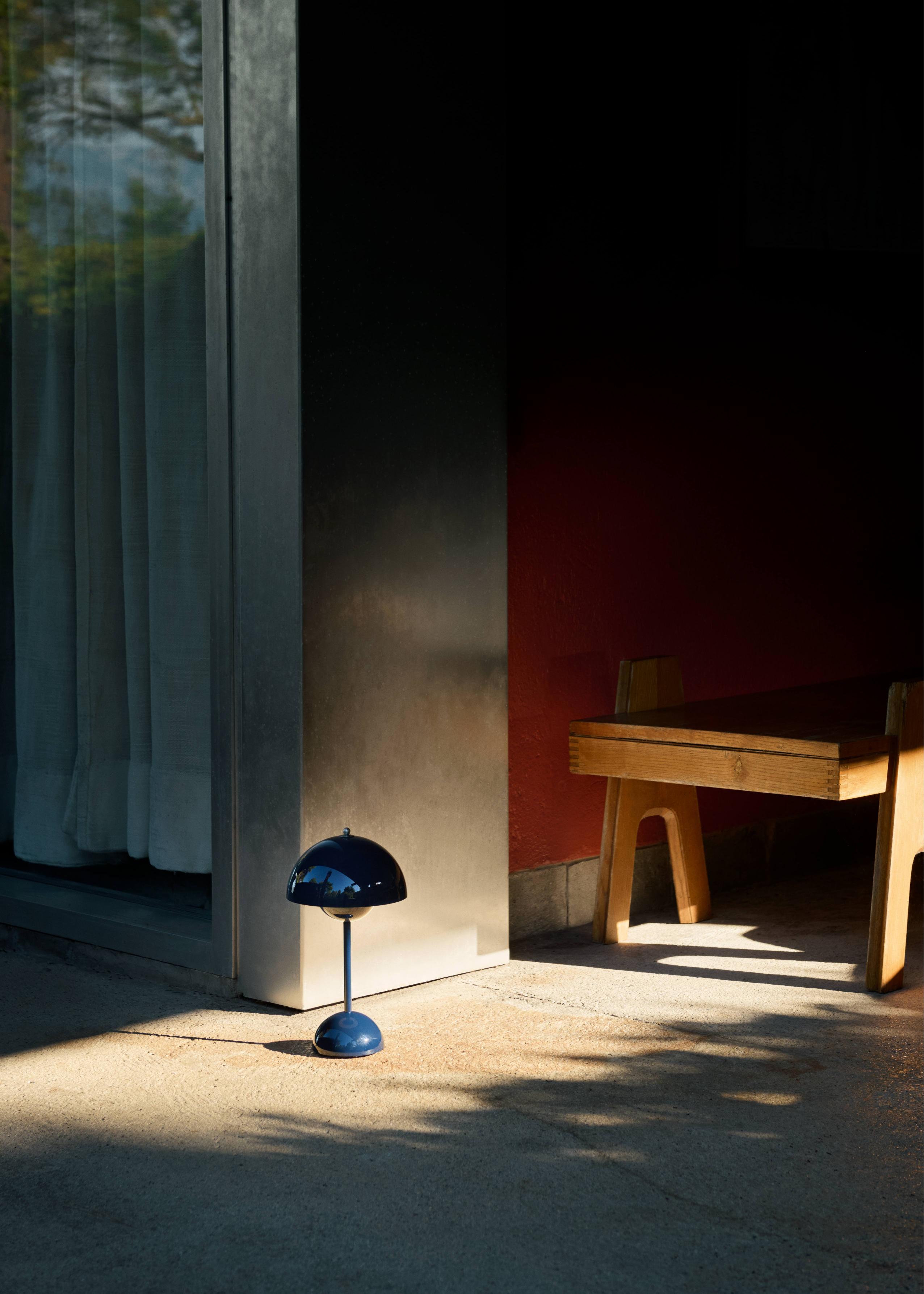 FLOWERPOT VP9 Portable Lamp in Steel Blue