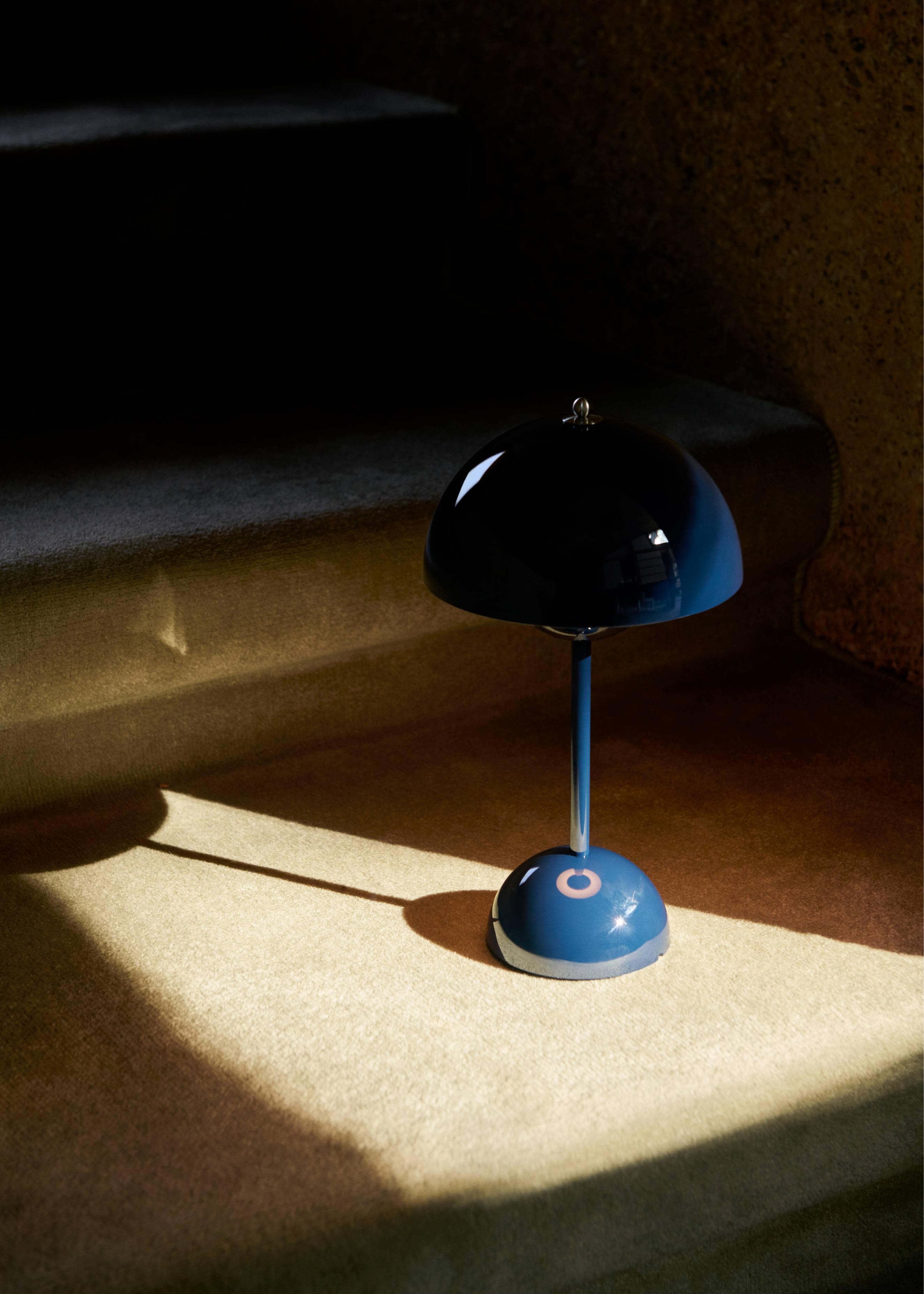 FLOWERPOT VP9 Portable Lamp in Steel Blue