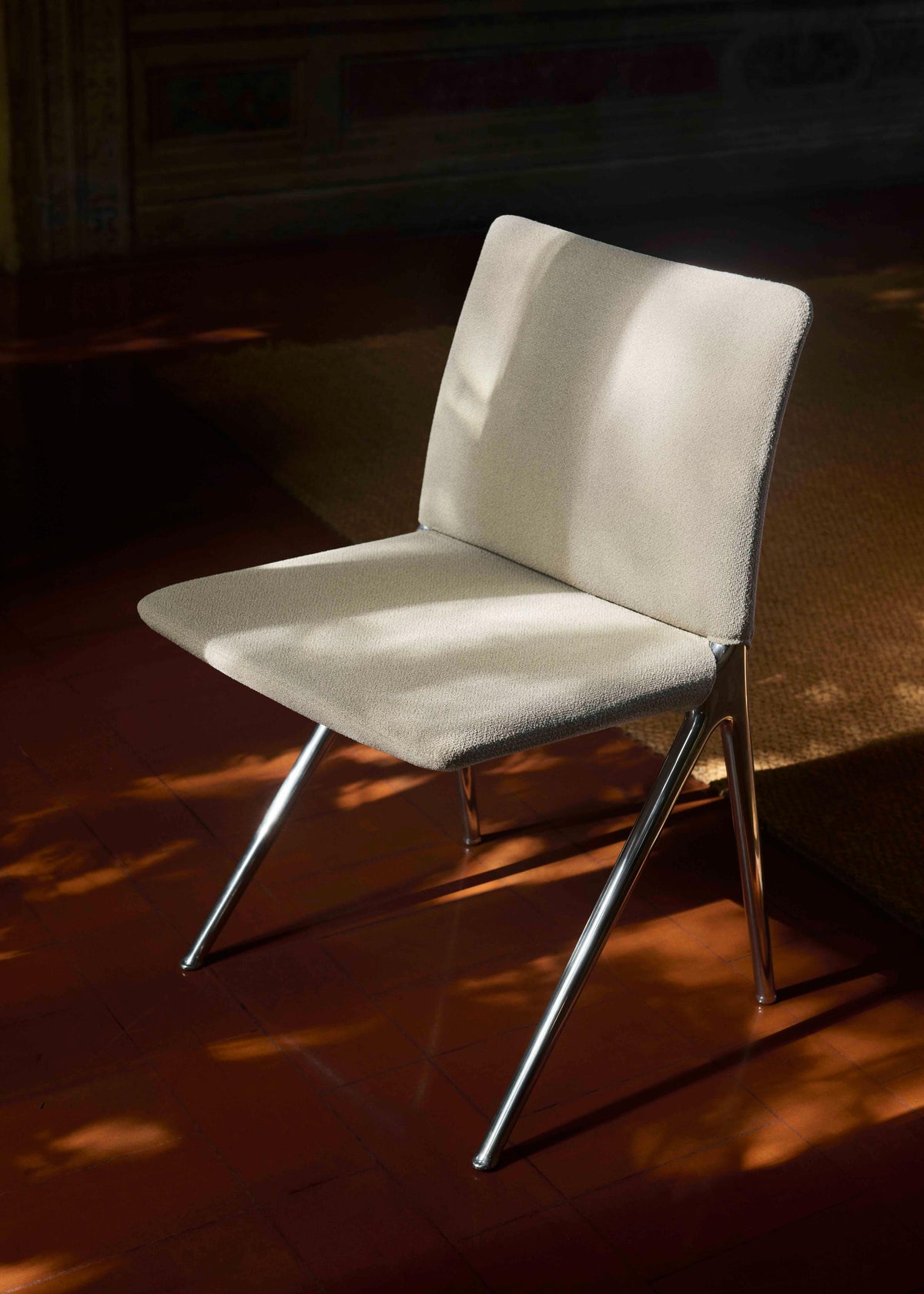 KAPE IF7 Upholstered Chair with Aluminum Base