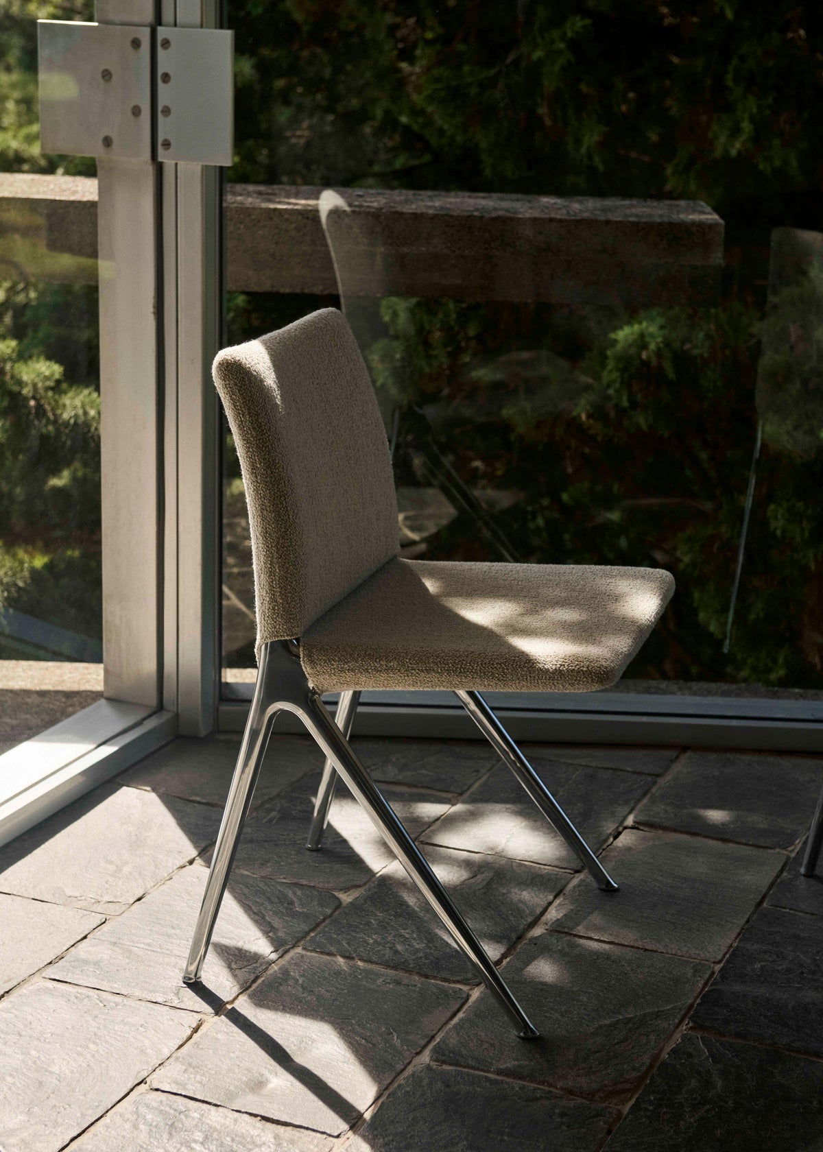 KAPE IF7 Upholstered Chair with Black Base