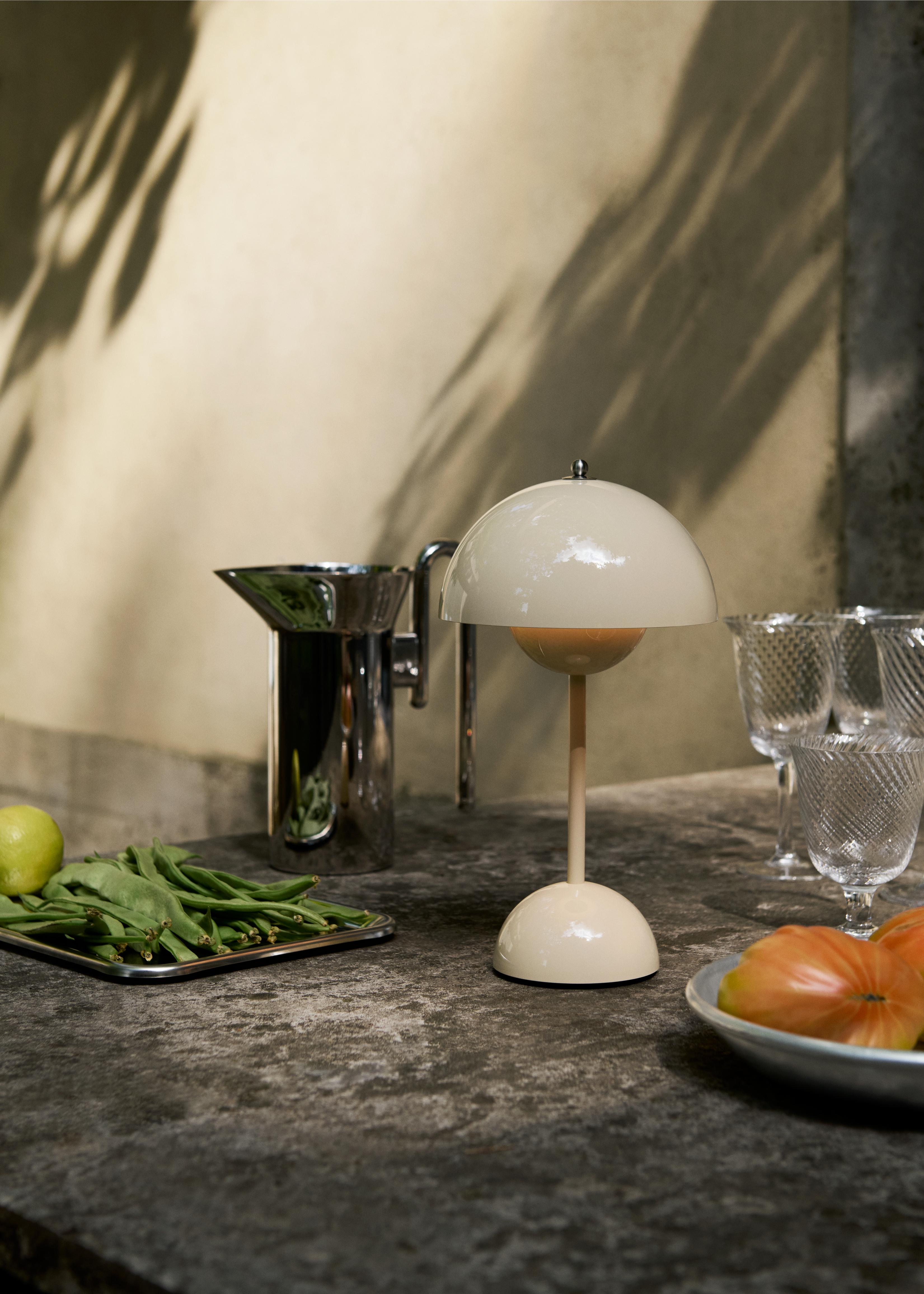 FLOWERPOT VP9 Portable Lamp in Ivory