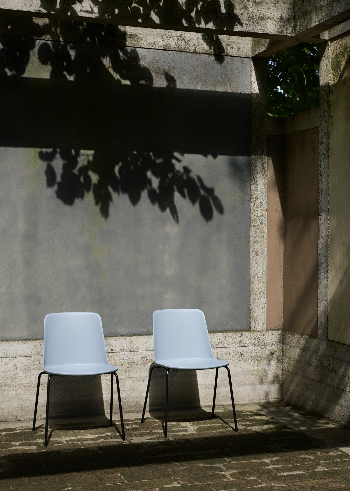 Outdoor Chair Rely HW138 Red-Brown with Black Steel Base