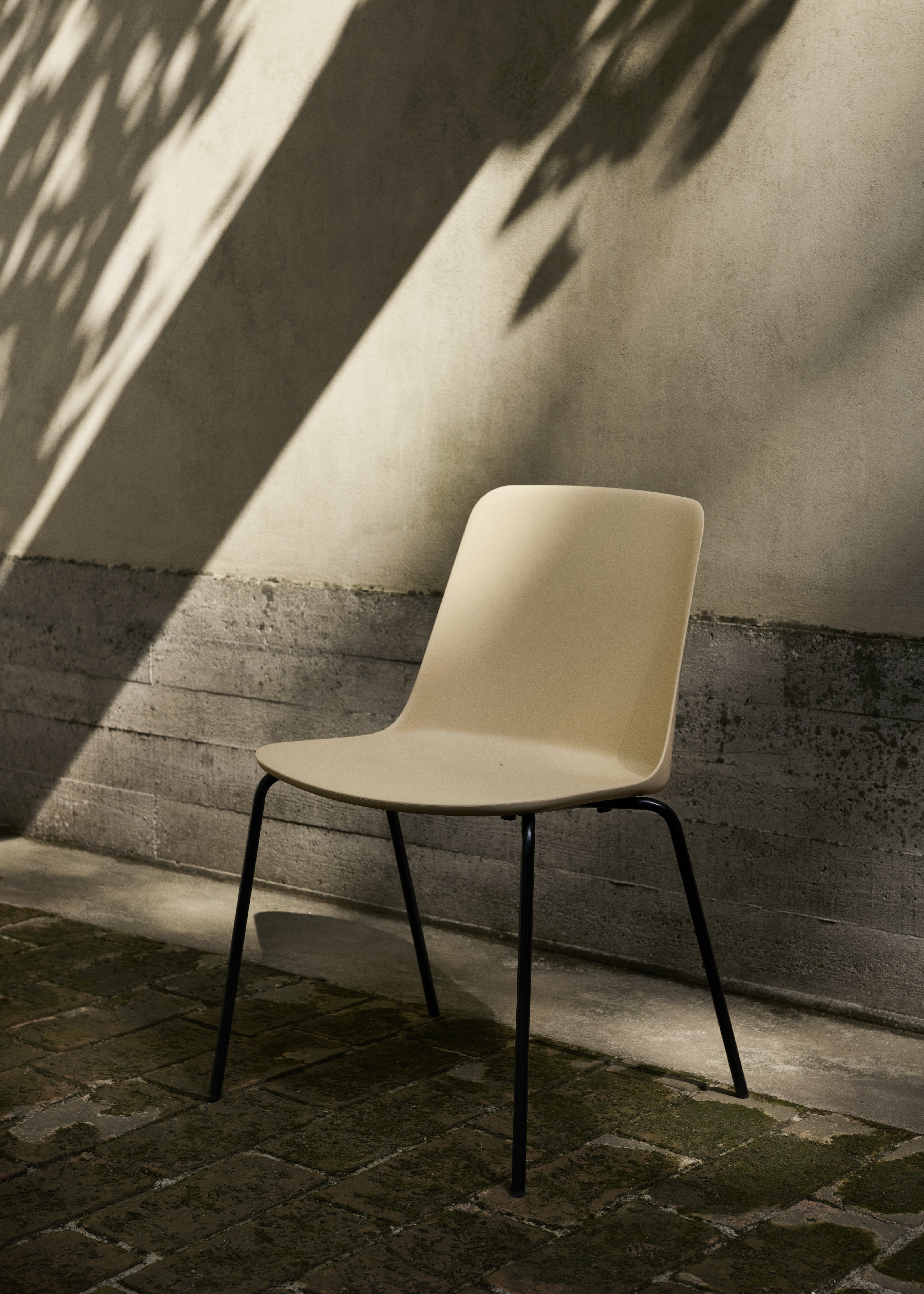 Outdoor Chair Rely HW138 Red-Brown with Black Steel Base