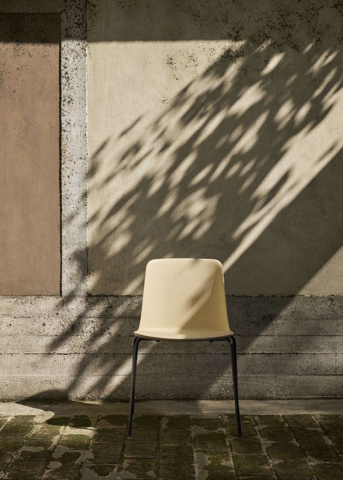 Outdoor Chair Rely HW138 Red-Brown with Black Steel Base