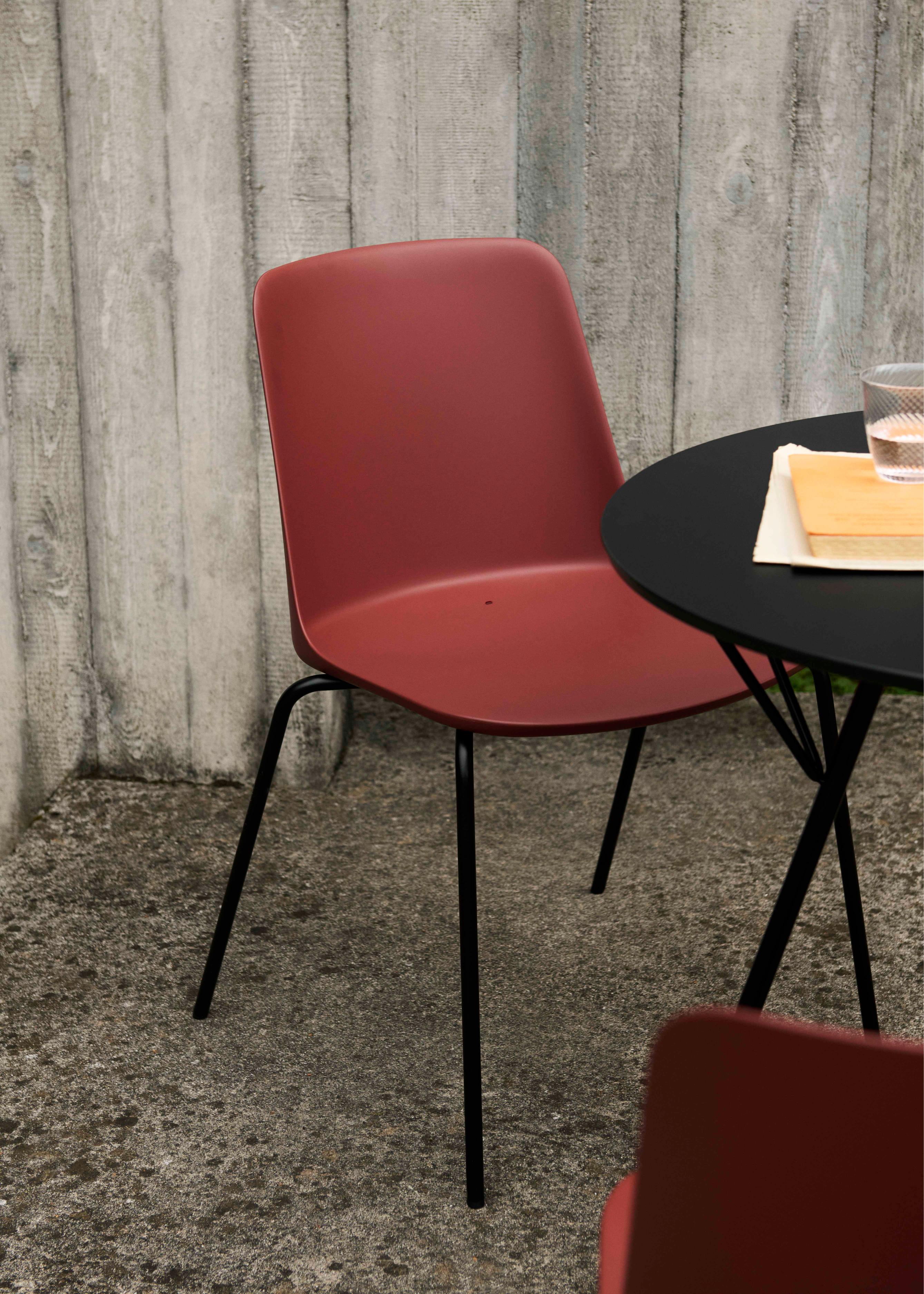 RFH round outdoor table in black