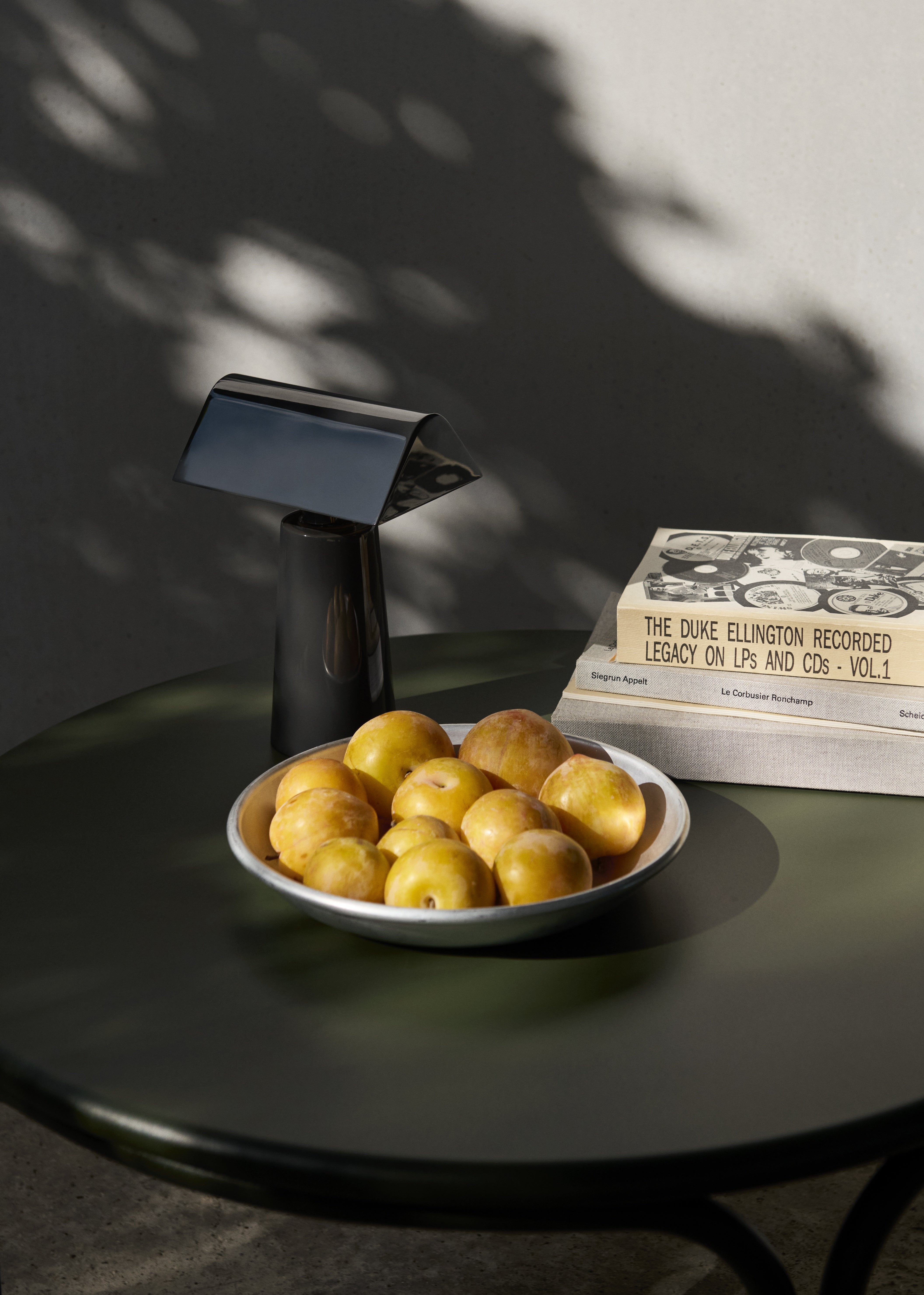 Portable lamp CARET MF1 in anthracite.