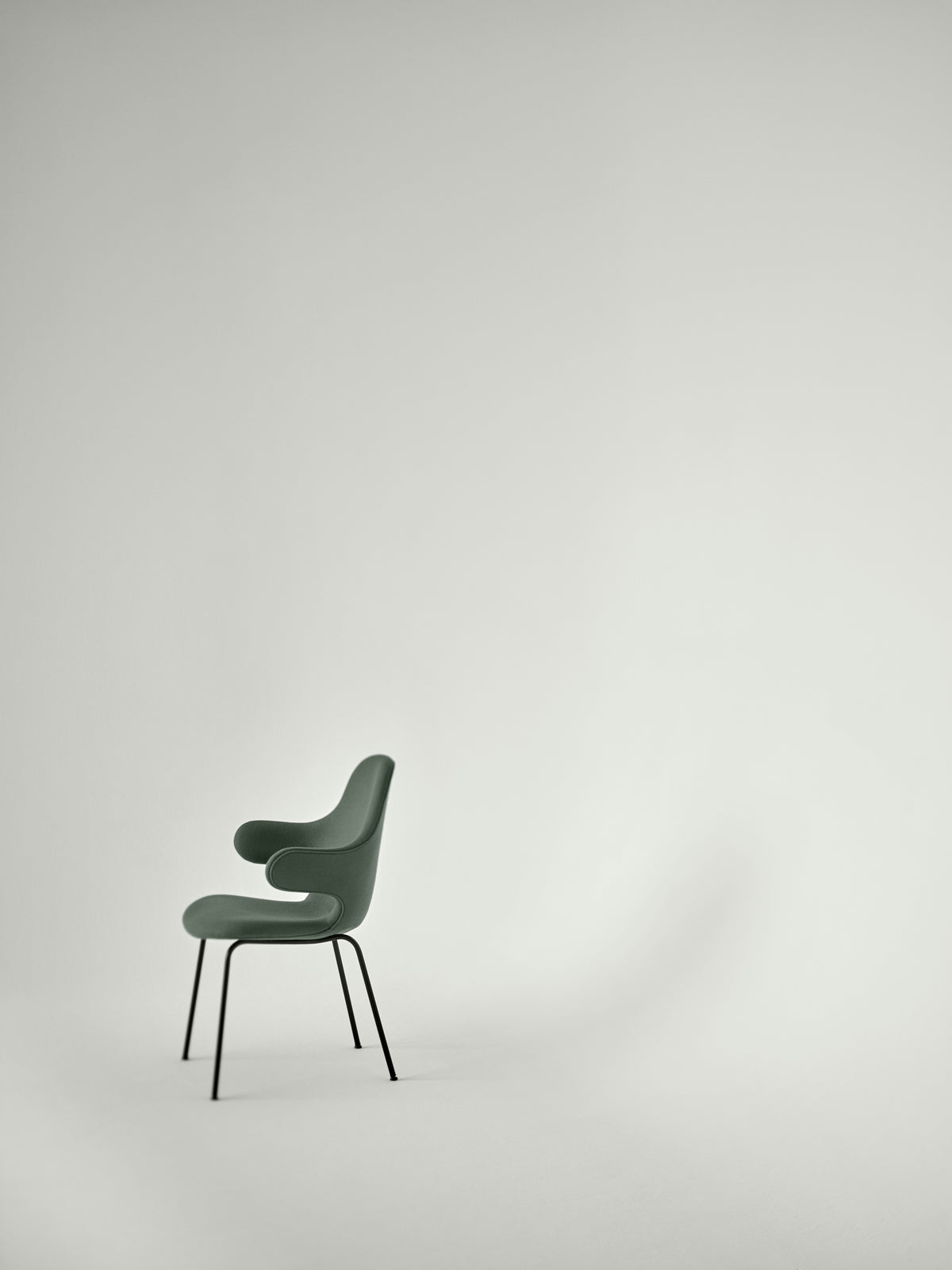 CATCH JH15 upholstered chair with a black steel base